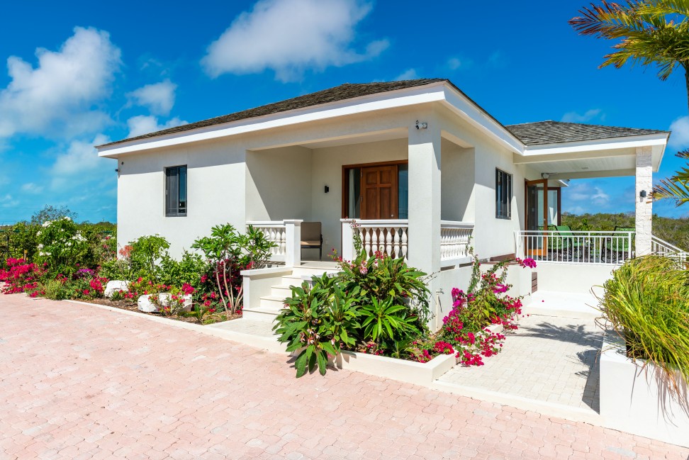 Hang Five Surf Villa in Long Bay