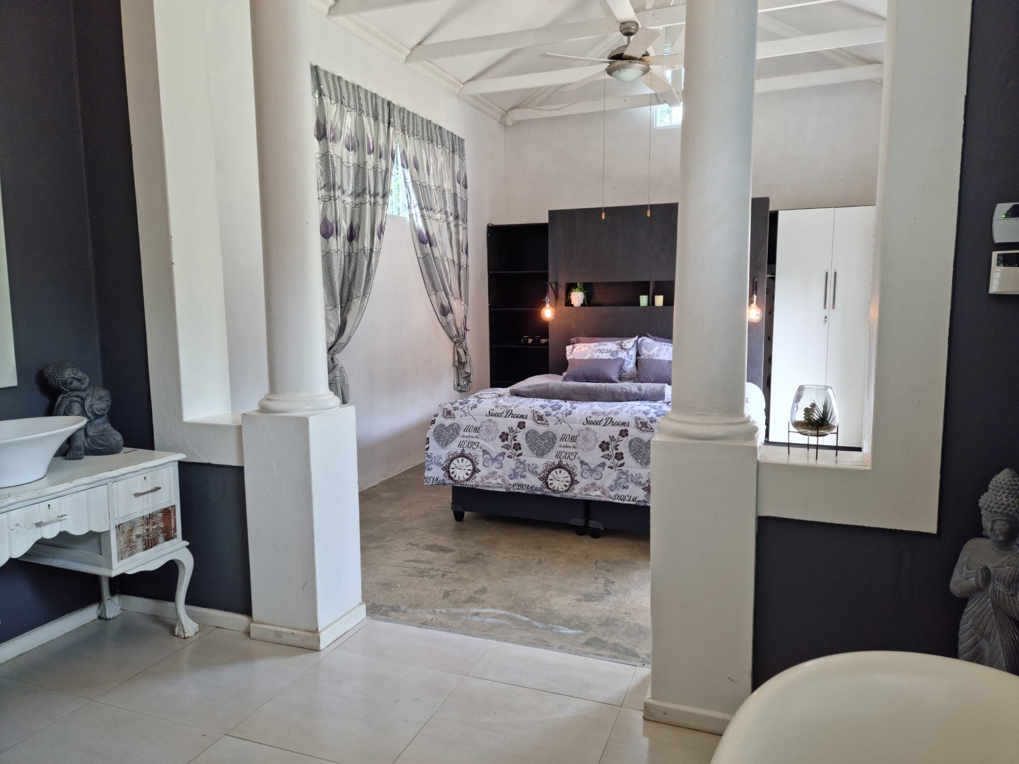 Beautiful suite overlooking the infinity pool