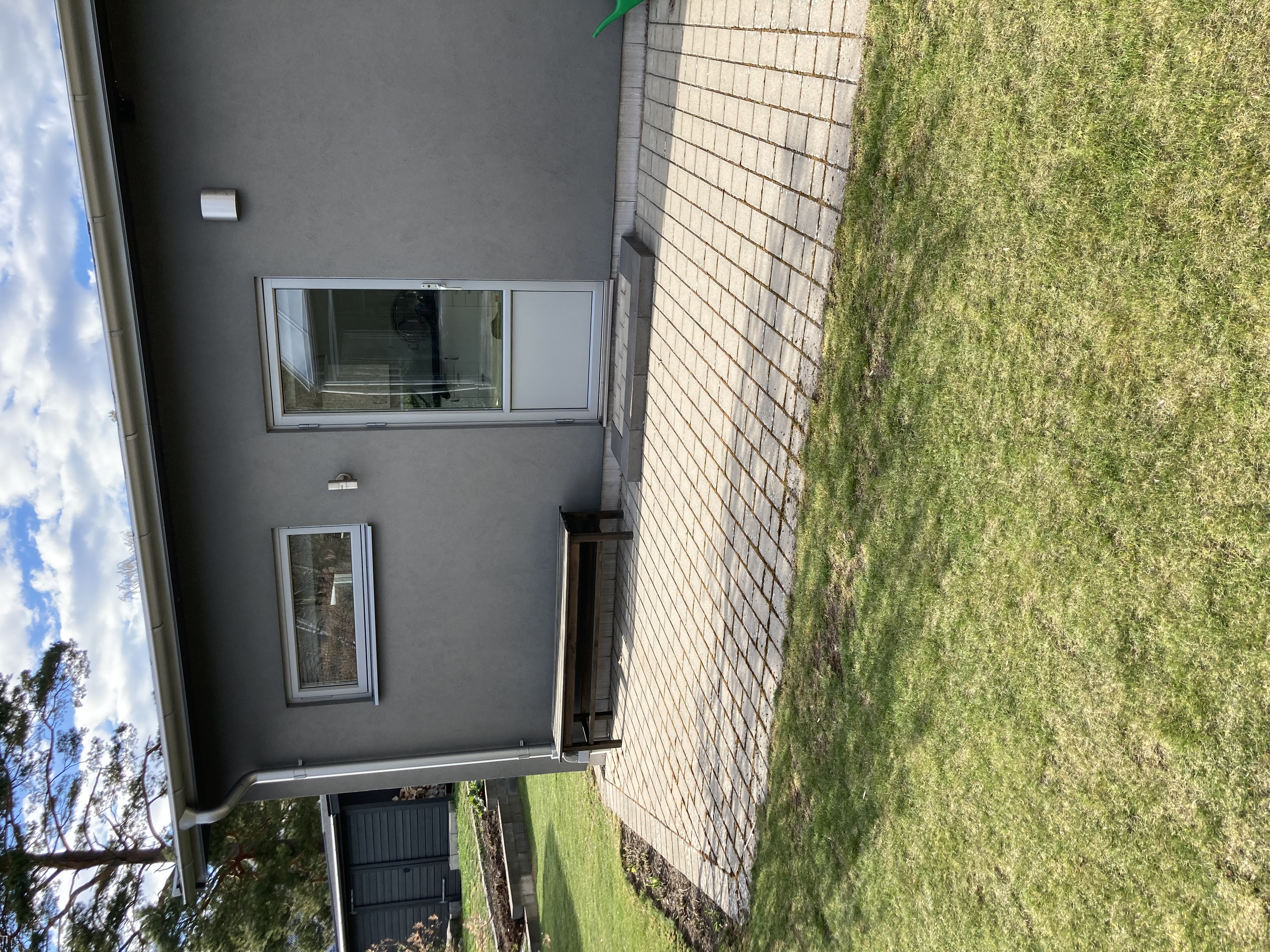 Guest house 25 m2, close to swimming in quiet area.