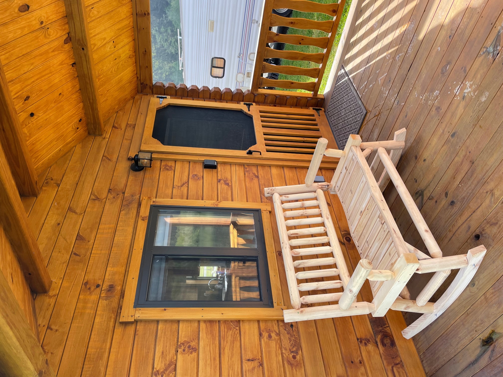 Bear Cabin, New on the Klamath Riverfront Cabins for Rent in Klamath