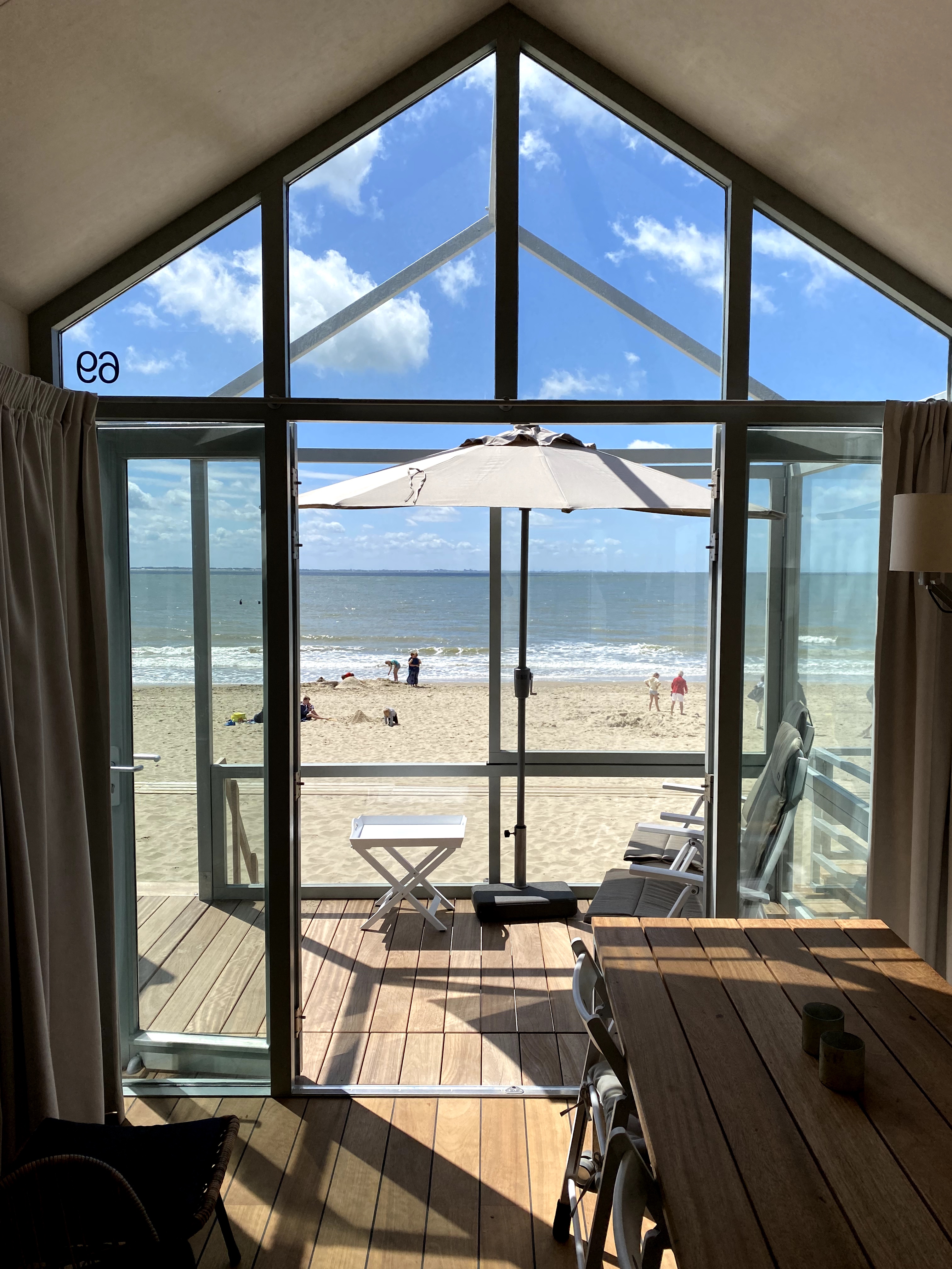 Dishoek, romantic beach cottage right by the sea.