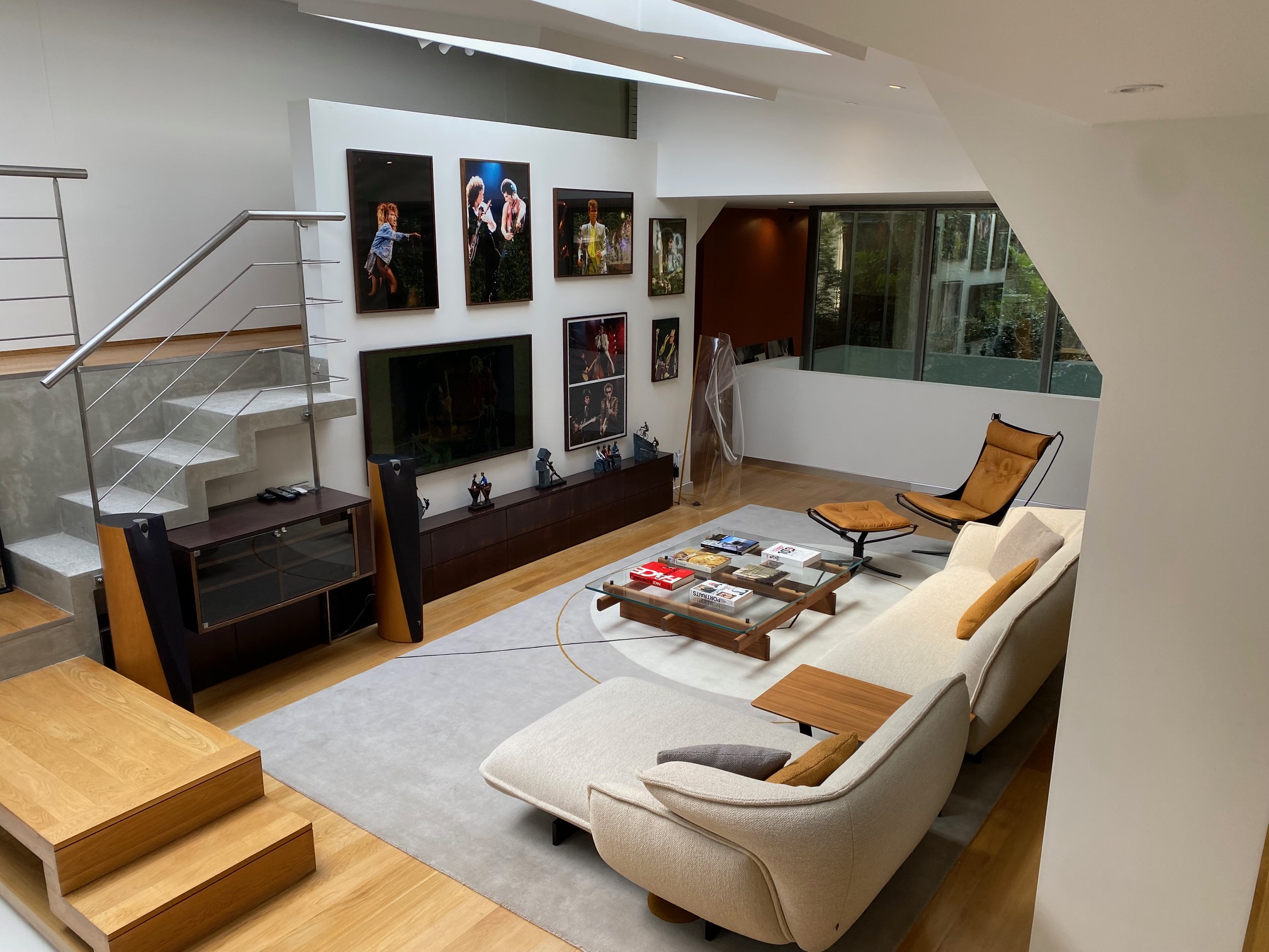Spacious and gorgeous 300m2 loft in downtown Paris in Popincourt, Paris