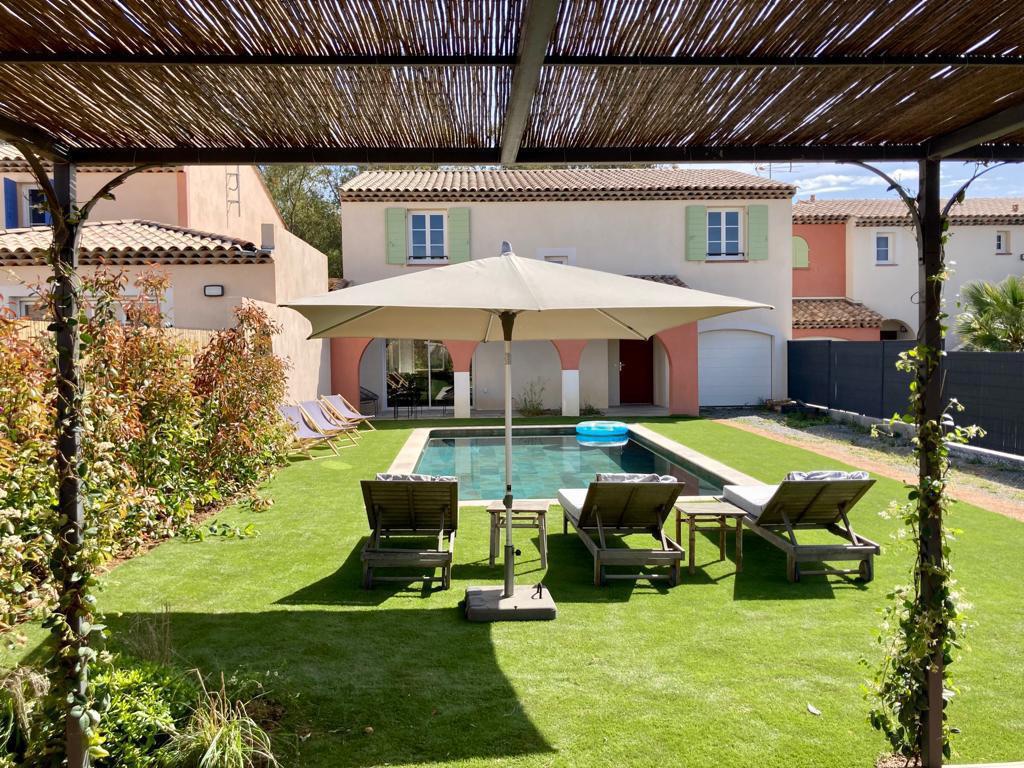 Beautiful new villa  400 meters from the beaches