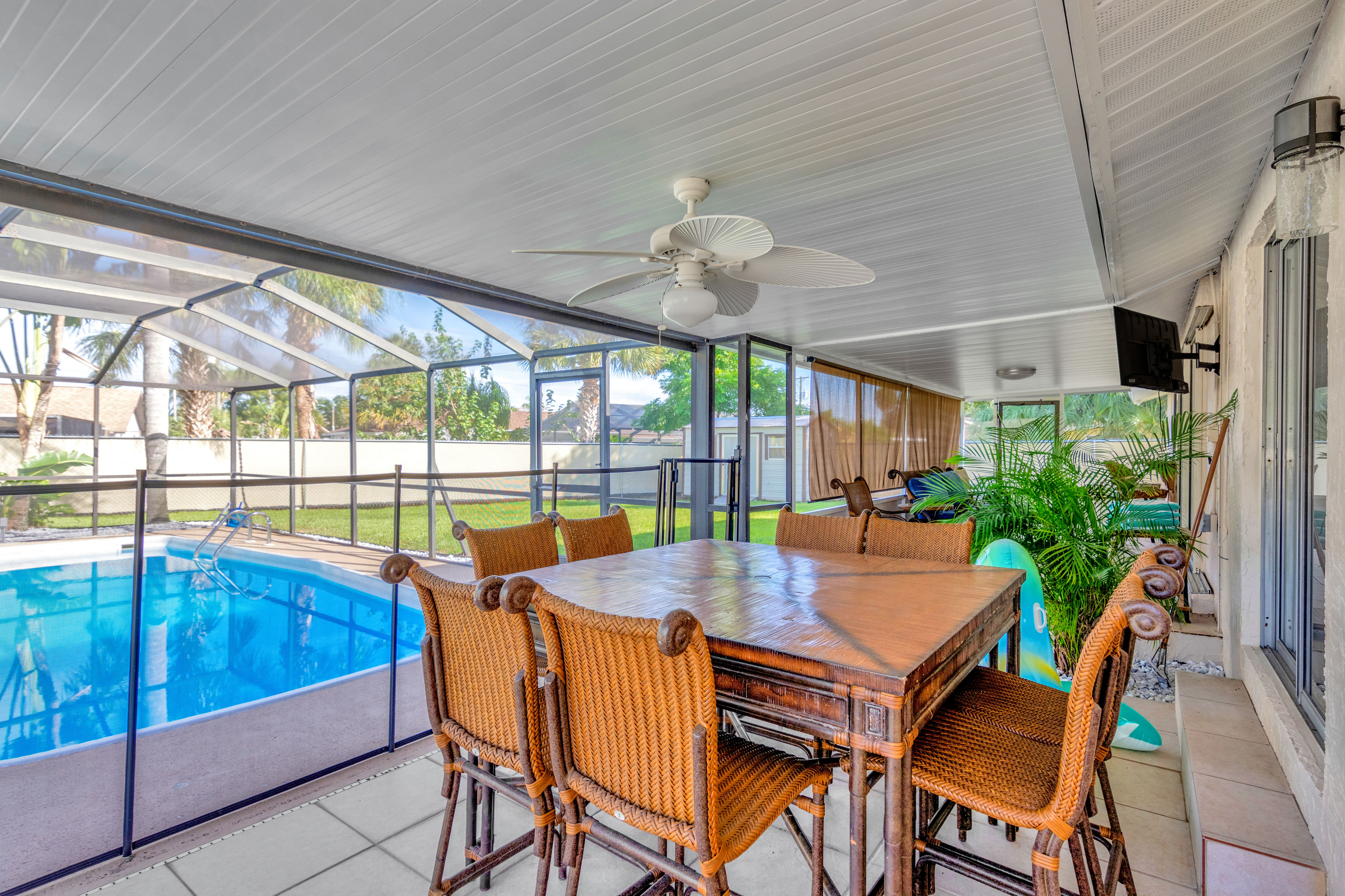 3 bed with heated pool & gameroom  no flood damage