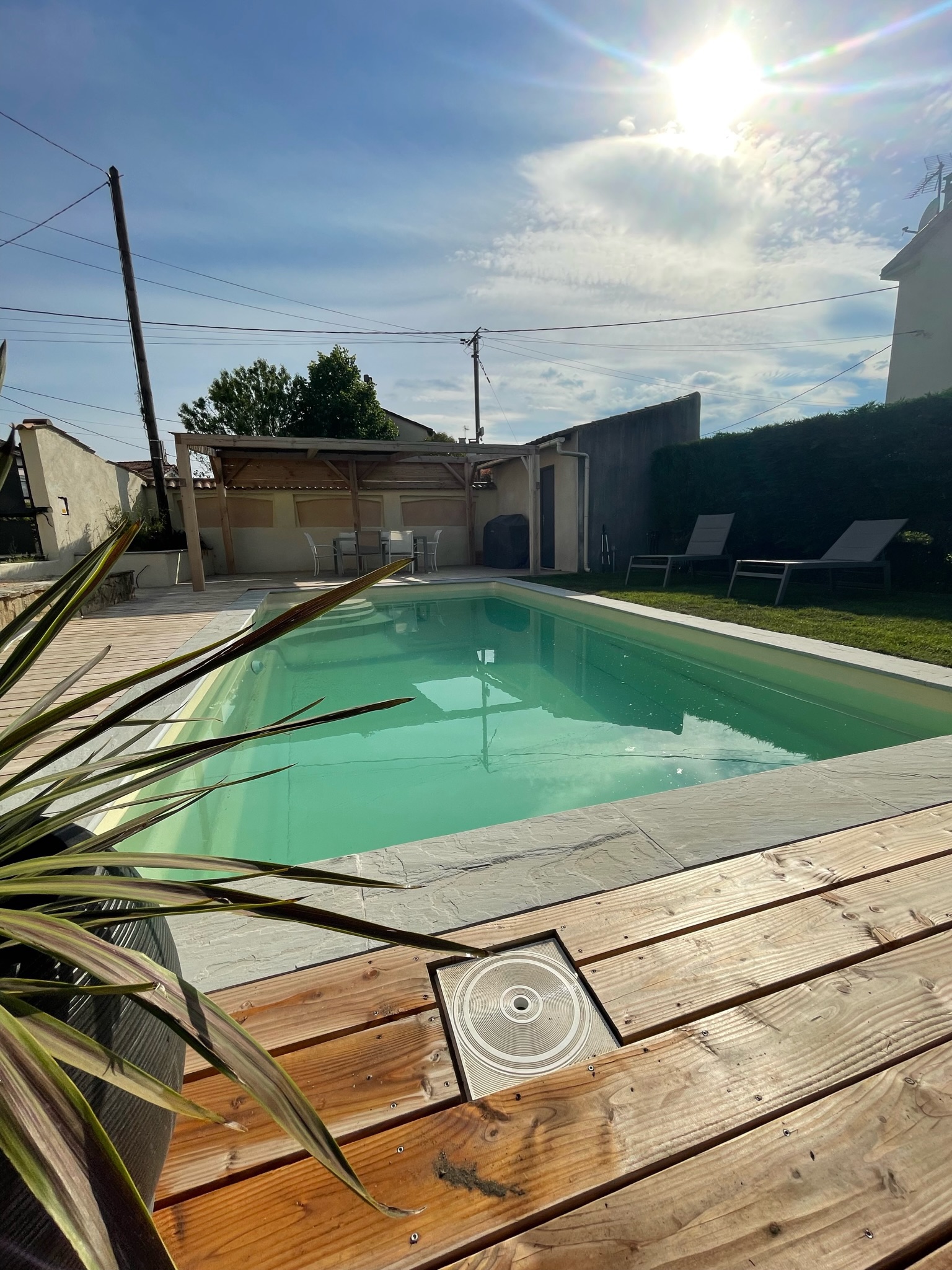 Villa home with patio and pool in Ales