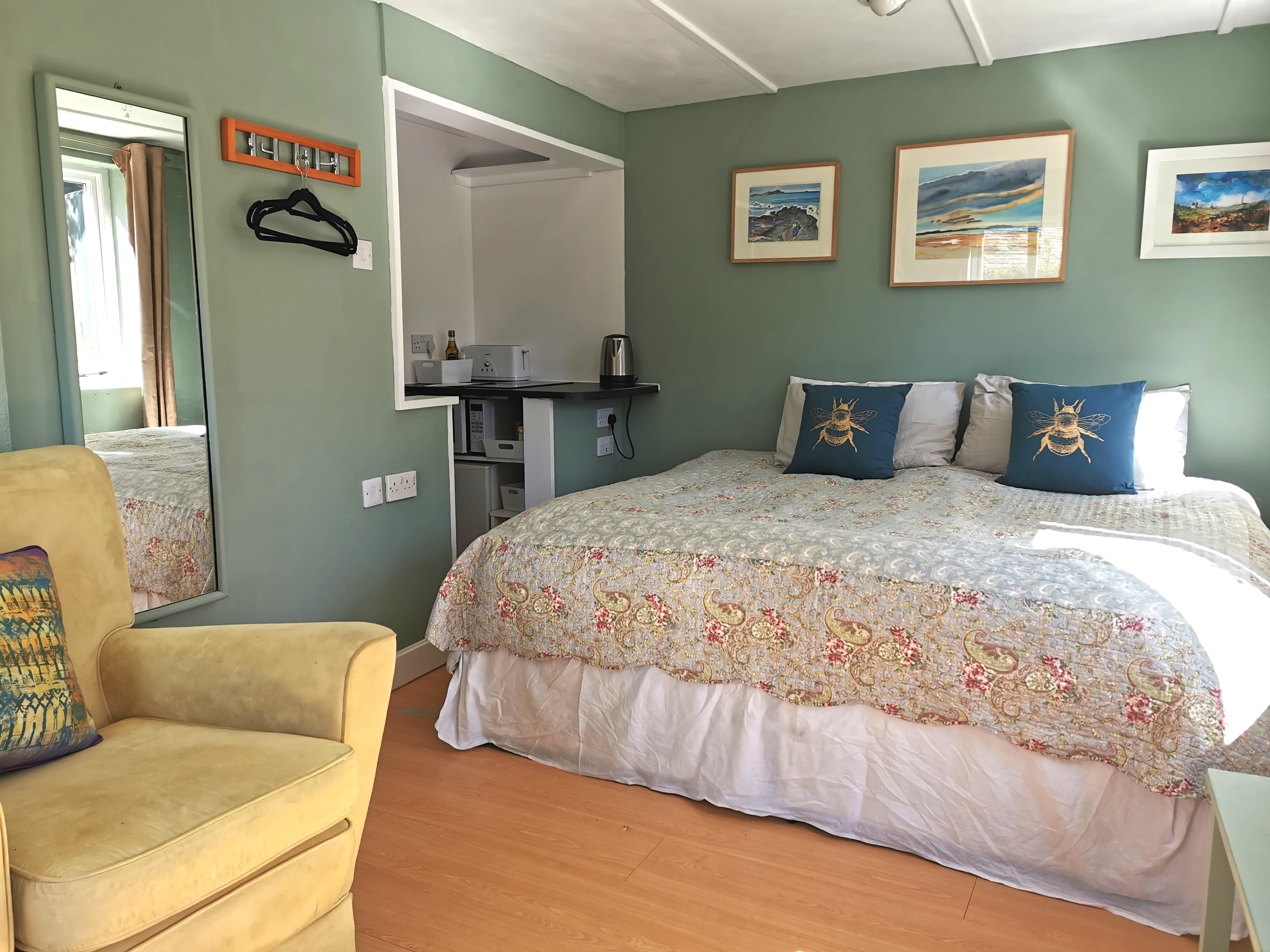 Studio flat w/ensuite, & garden Houses for Rent in