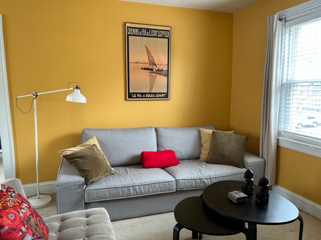 Sunny 3 bed/2 bath-5 min to T- Harvard/MIT/Boston in North Cambridge, Cambridge