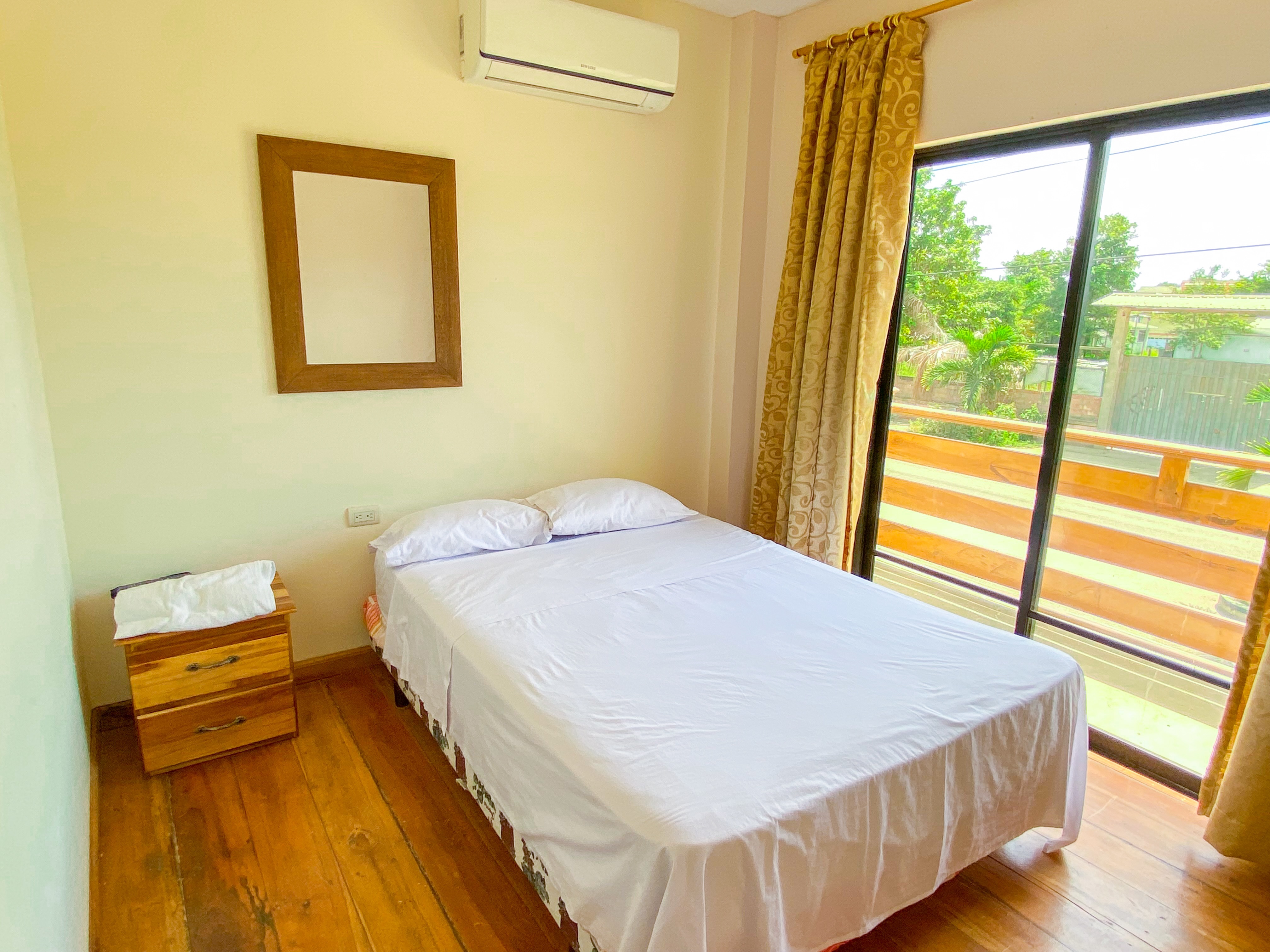 Confortable Room for couple or friends. A/C