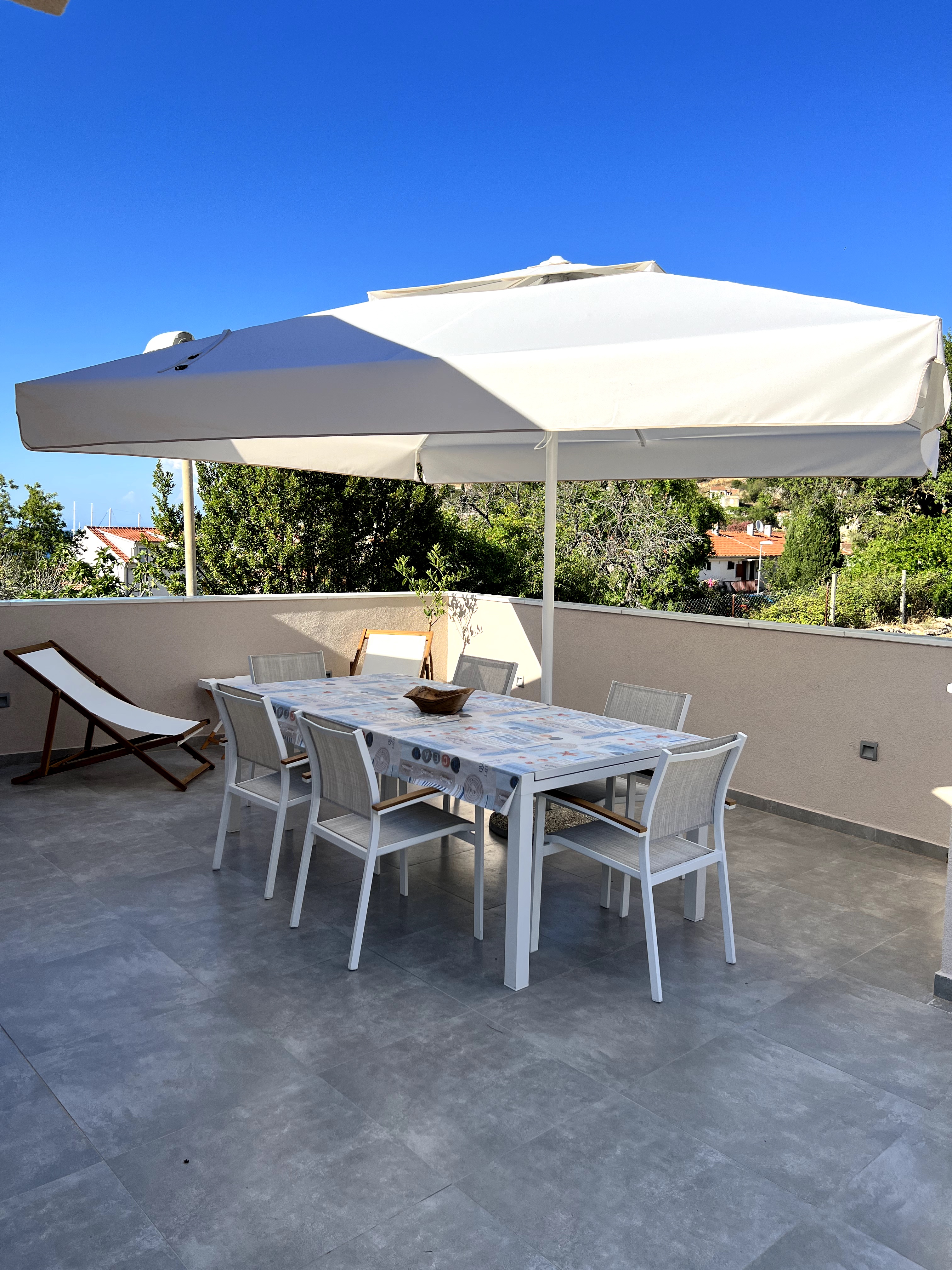 Newly decorated apartment with large terrace