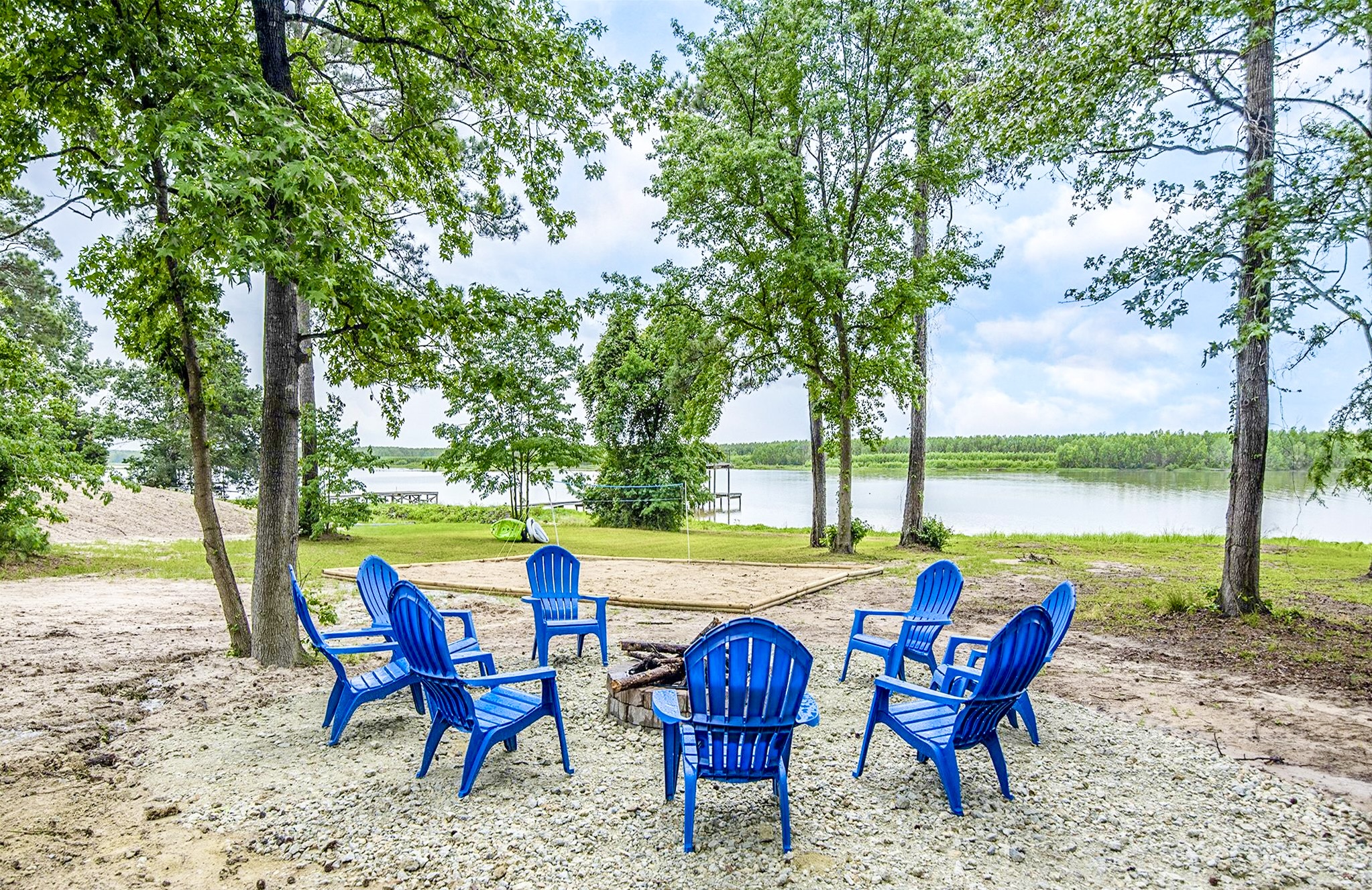 Family/Pet friendly-Riverfront-Volleyball-Hottub