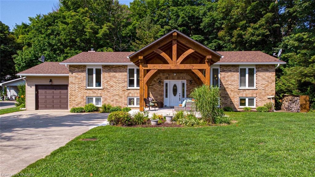 Sauble Beach newly renovated, large modern cottage