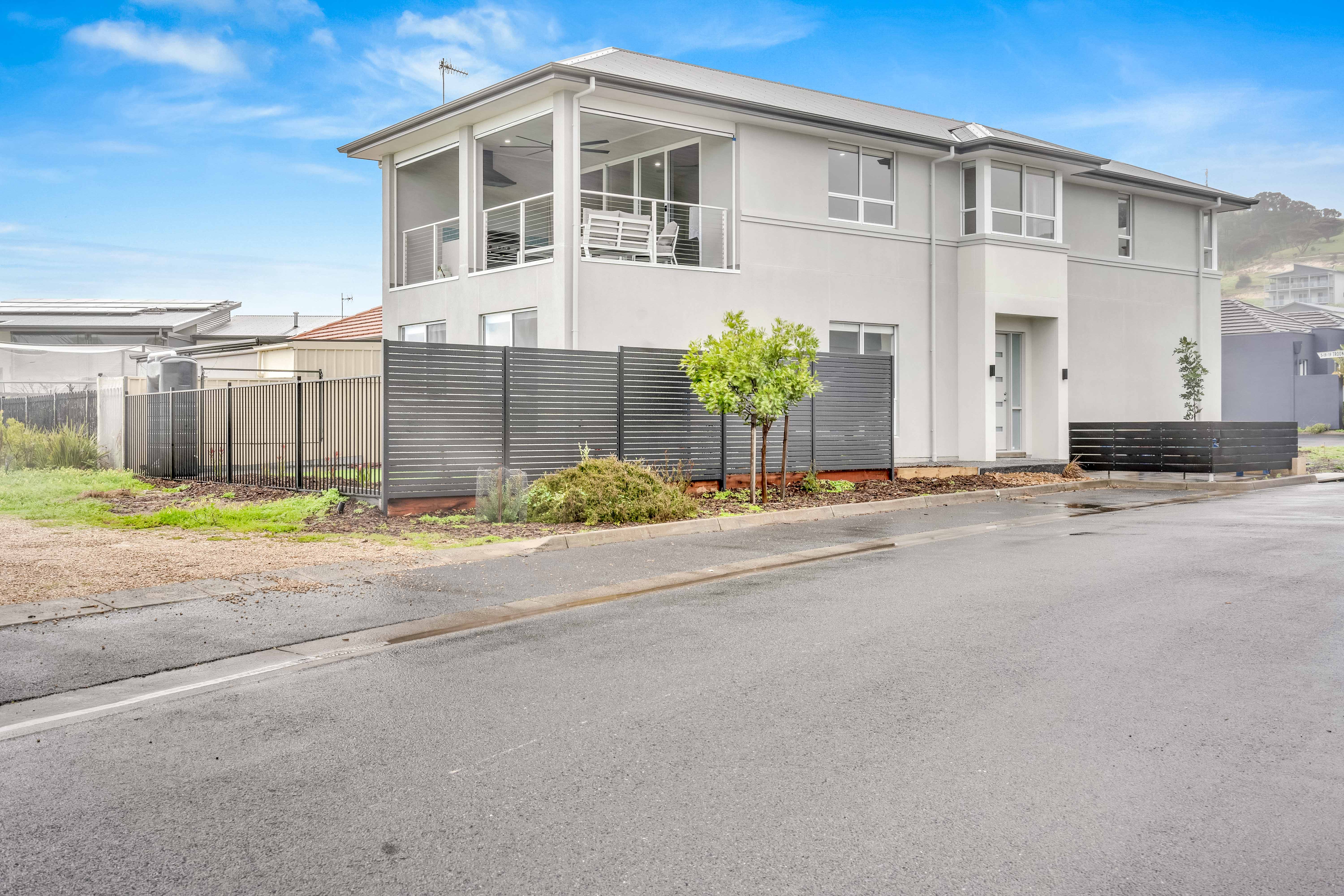 Spacious new 4 Bed home with Golf & Ocean views