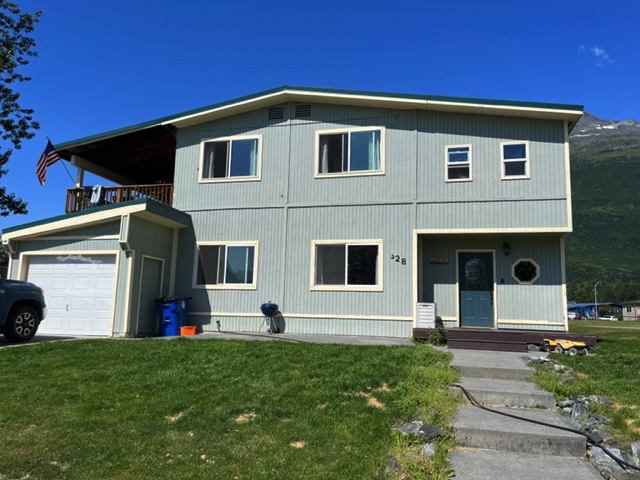 At Roads end: Cozy 3 bedroom with amazing views