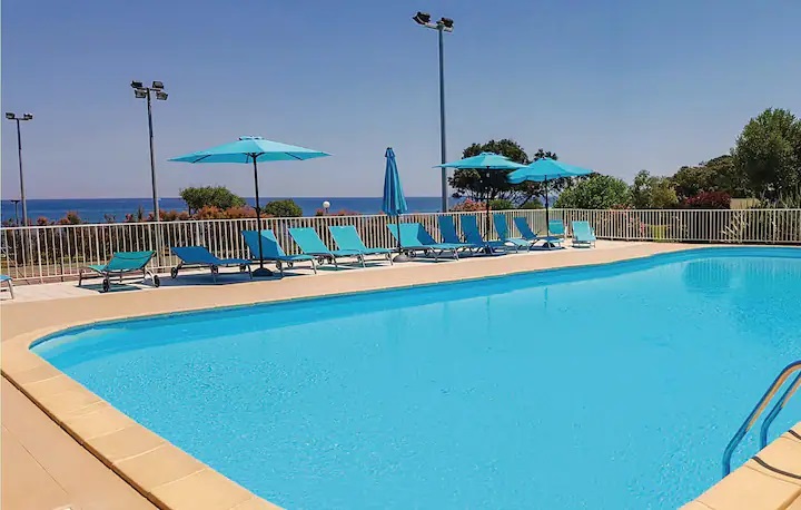 Feet at the waterfront in Cervione