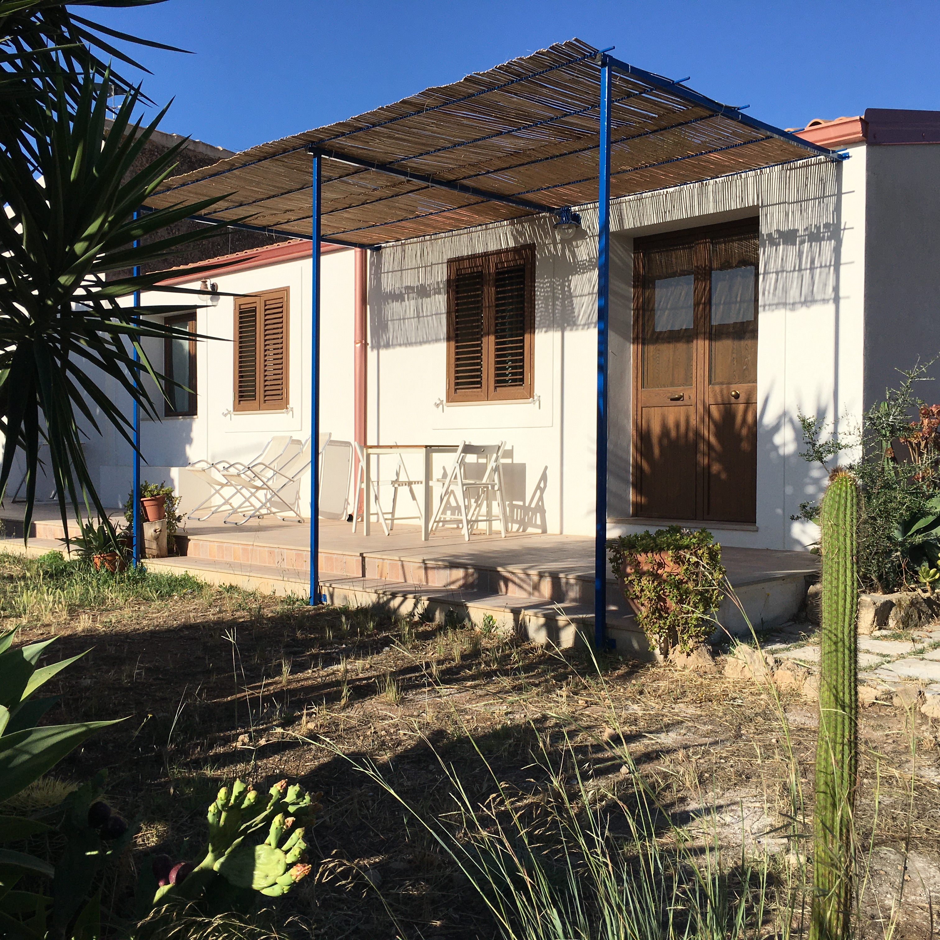 Accommodation surrounded by greenery in Marzamemi