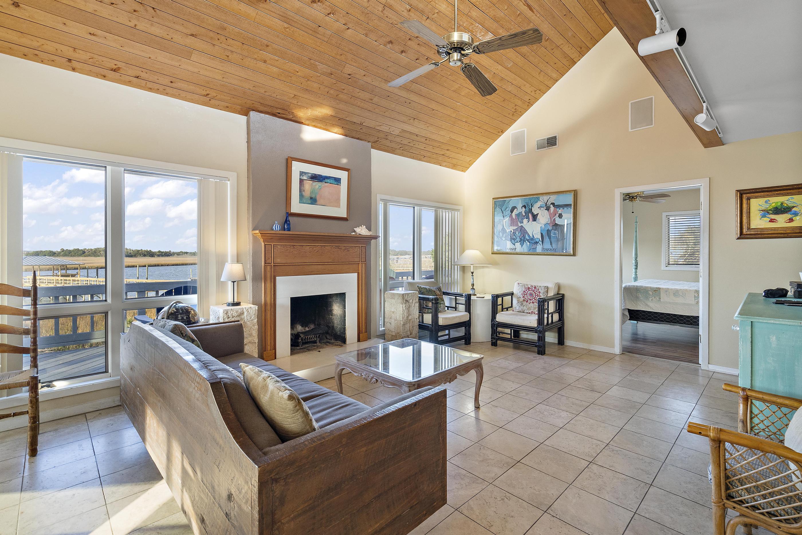 حمام سباحة ورصيف خاص على الواجهة البحرية ، امشِ إلى الشاطئ Airbnb