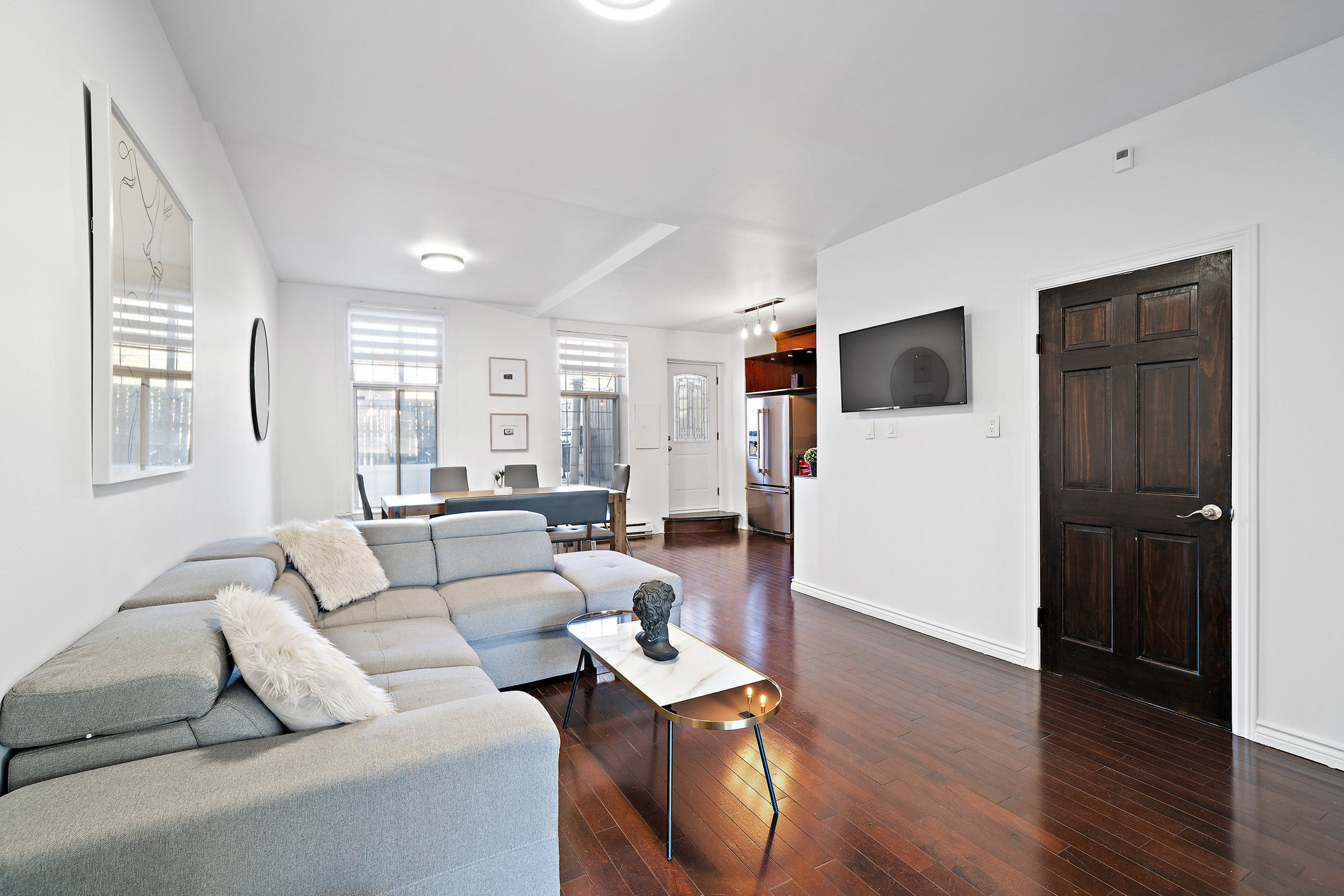 Montreal 3BR 2Bath 3-Patios -Saint-Denis -Sleeps16