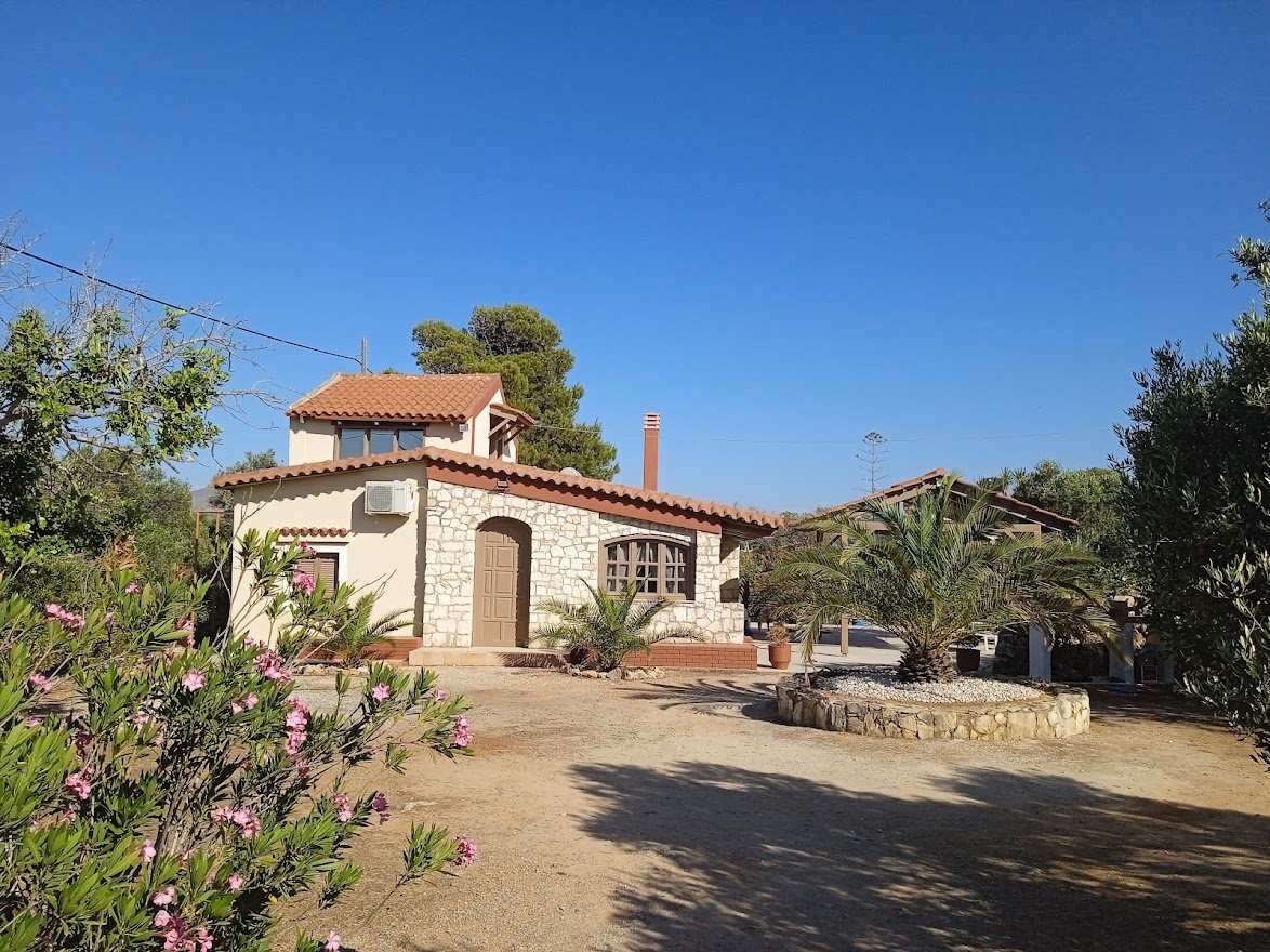 Olive green house_near sandy beaches!