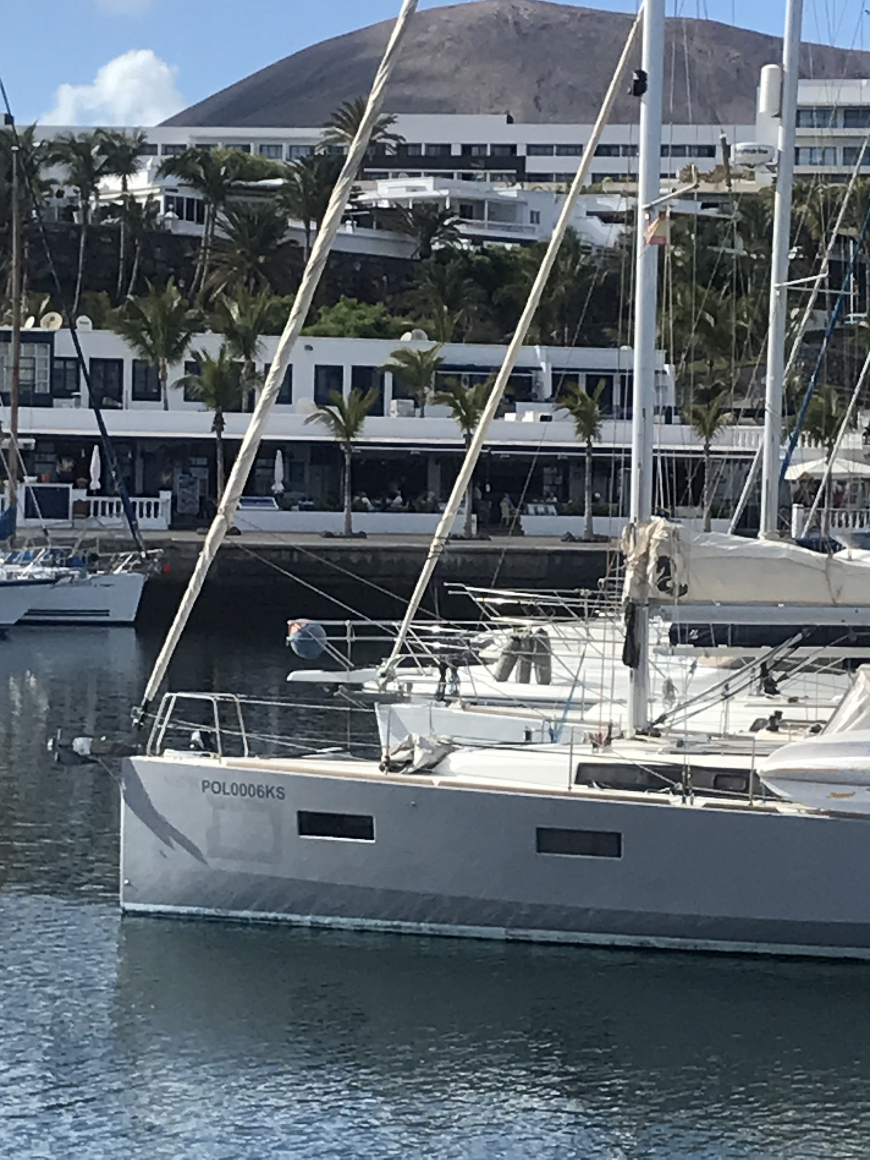 Apartment right in the port of Puerto Calero