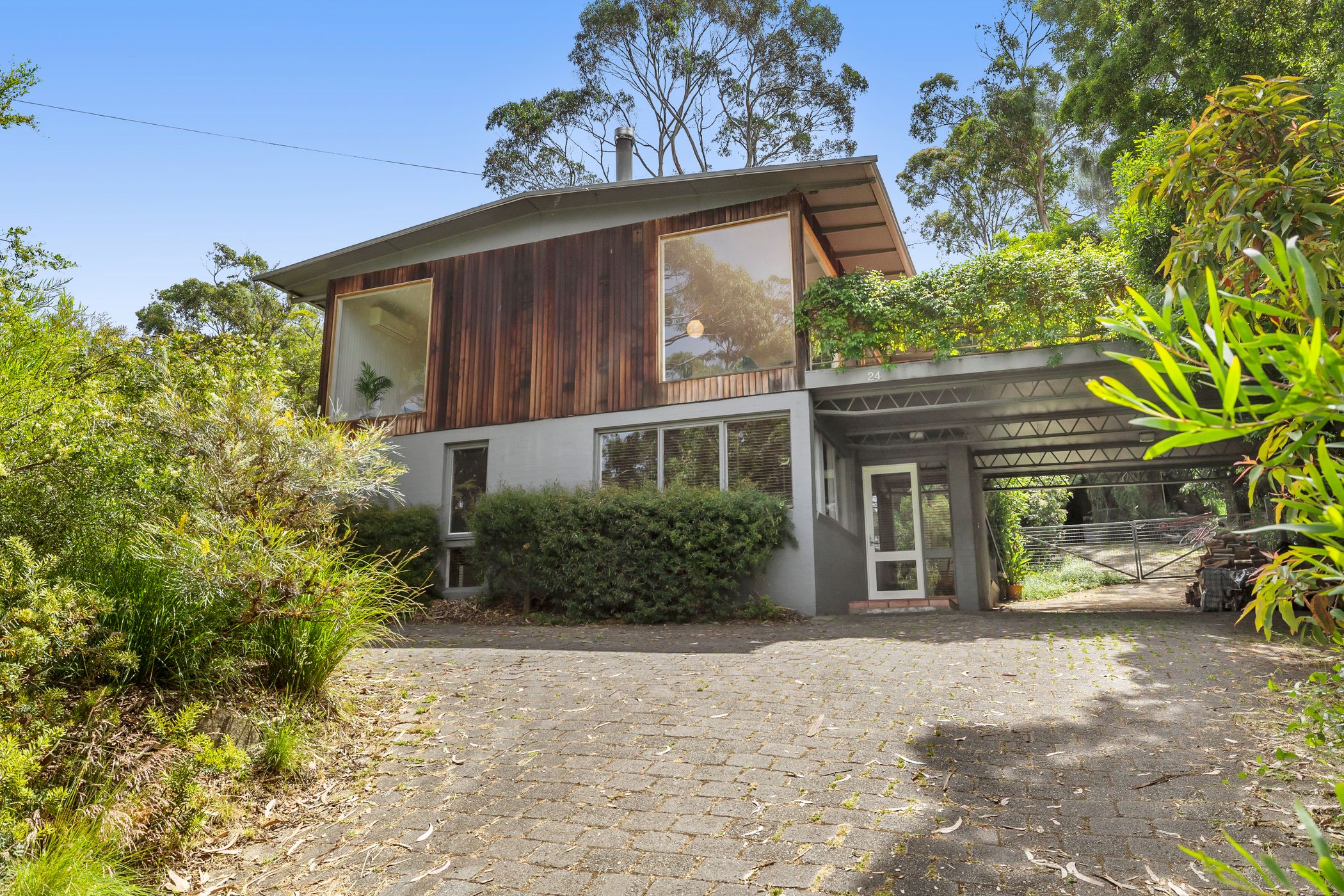 House in central Lorne in Surf Coast, Barwon South West Vic