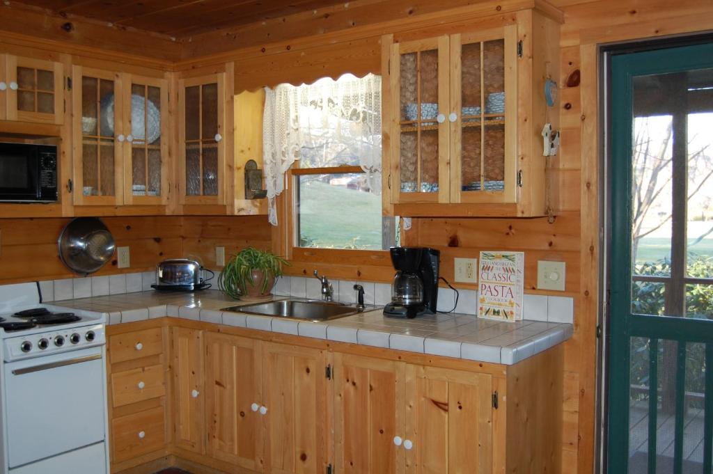 10 Duck Tavern Cabins for Rent in Candler, North Carolina, United