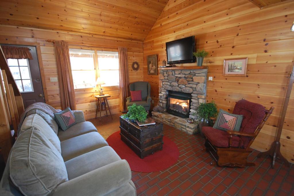 10 Duck Tavern Cabins for Rent in Candler, North Carolina, United