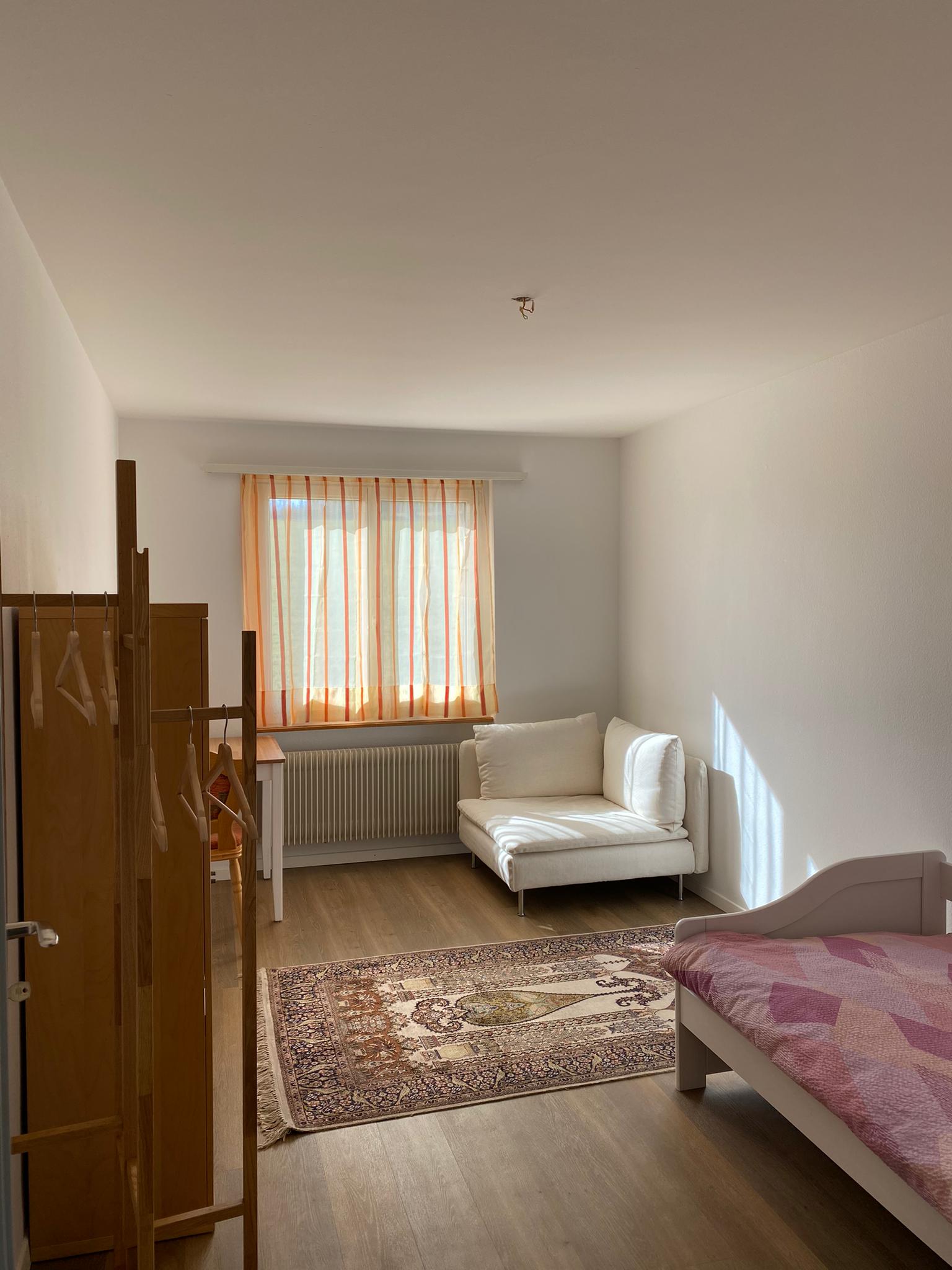 Sunny and very quiet room