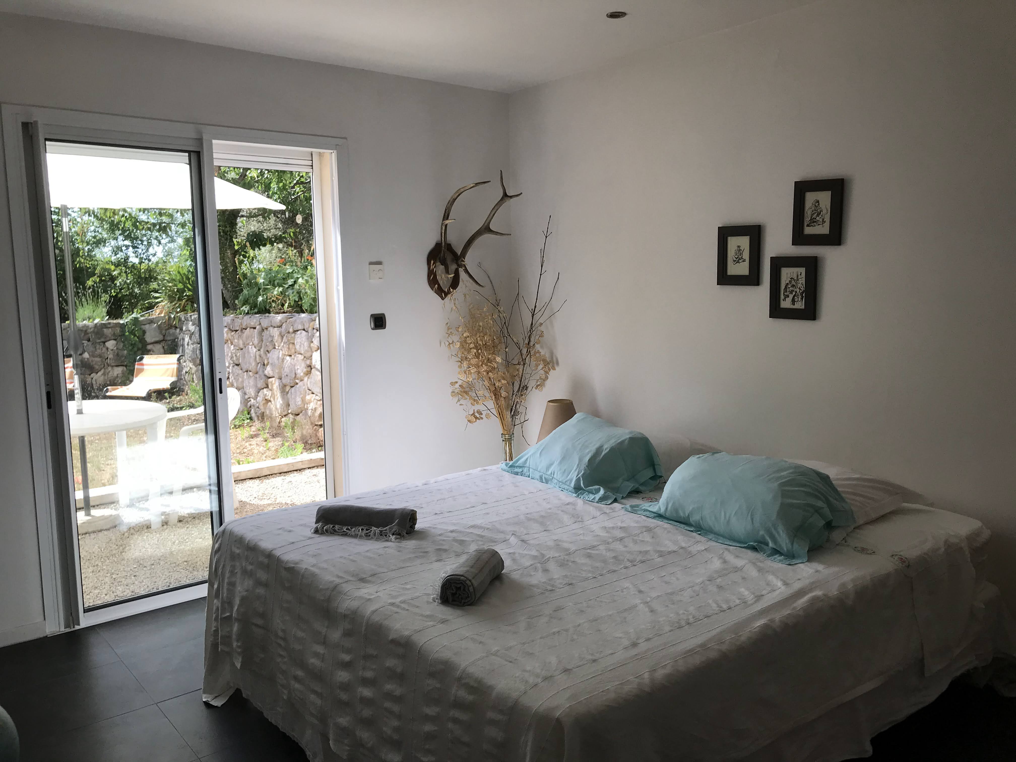 Pleasant private room with pool