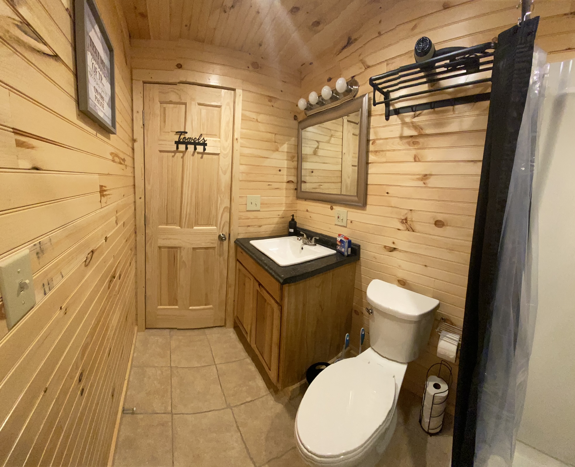 *NEW* Spacious cabin in Mullens close to trails Cabins for Rent in