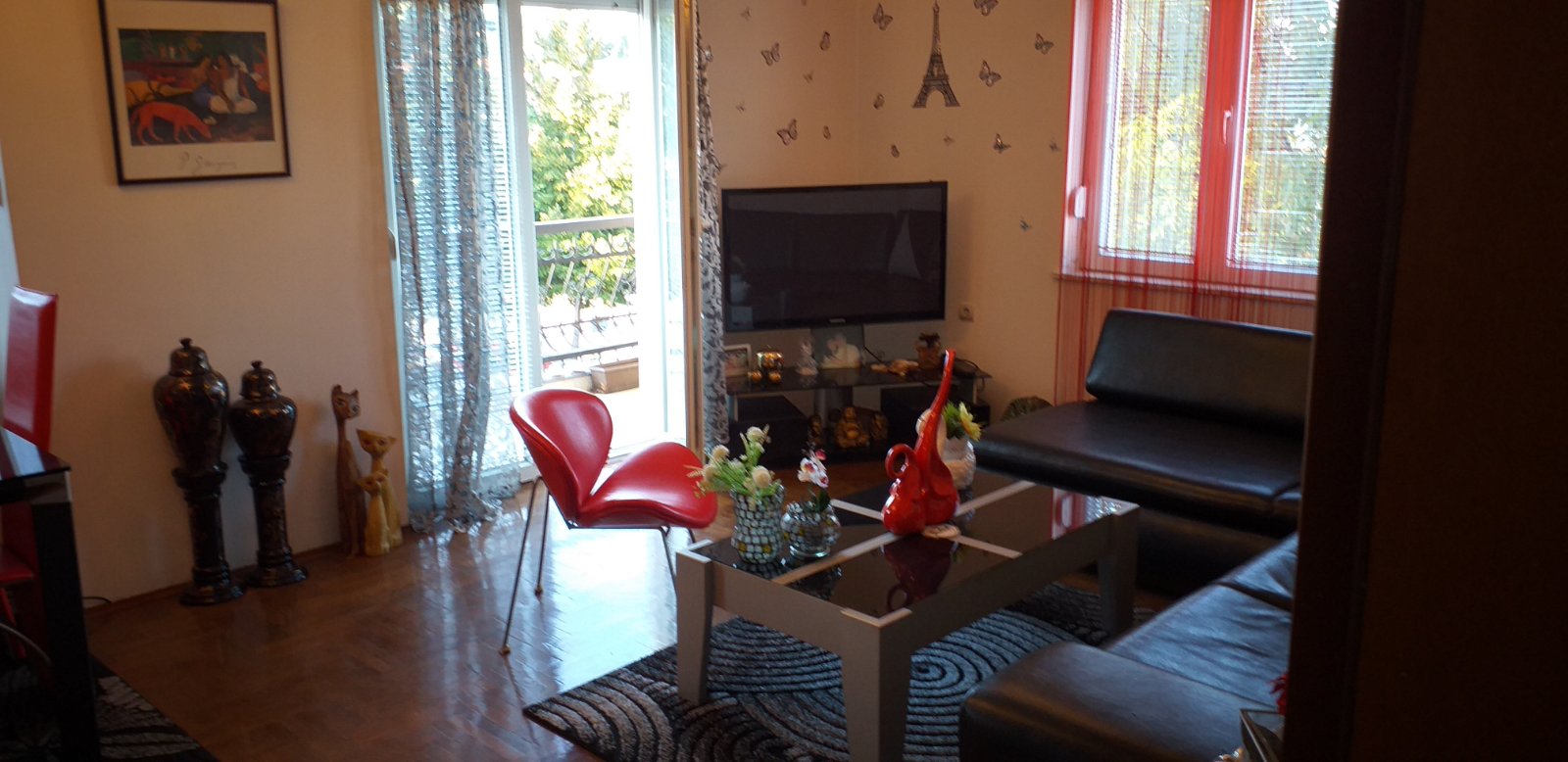 Clean Modern Airy 1-BR Apartment w/ FREE Parking!