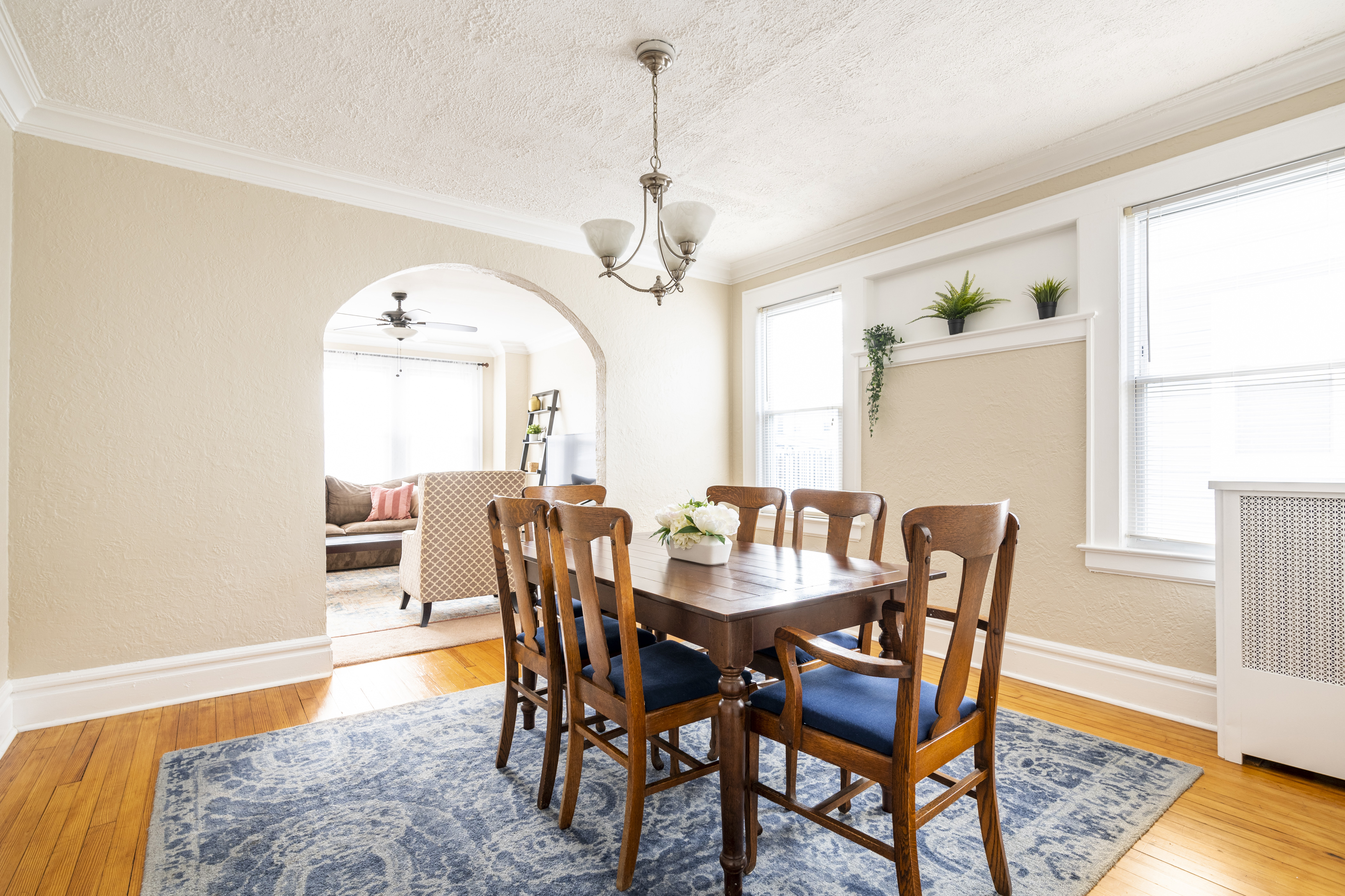Large 3 BDR | 10 mins to EWR Airport | Bus to NYC in South, Newark