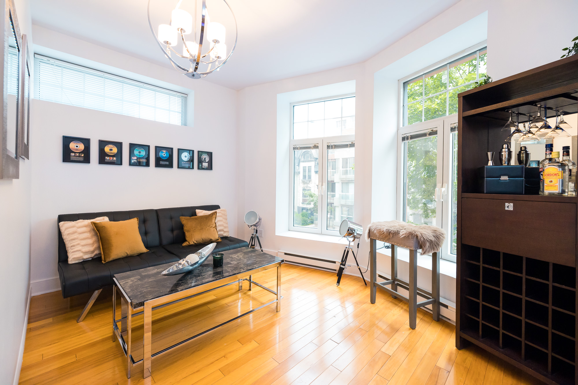 James Bond Suite (2-BR With PARKING) -- DOWNTOWN