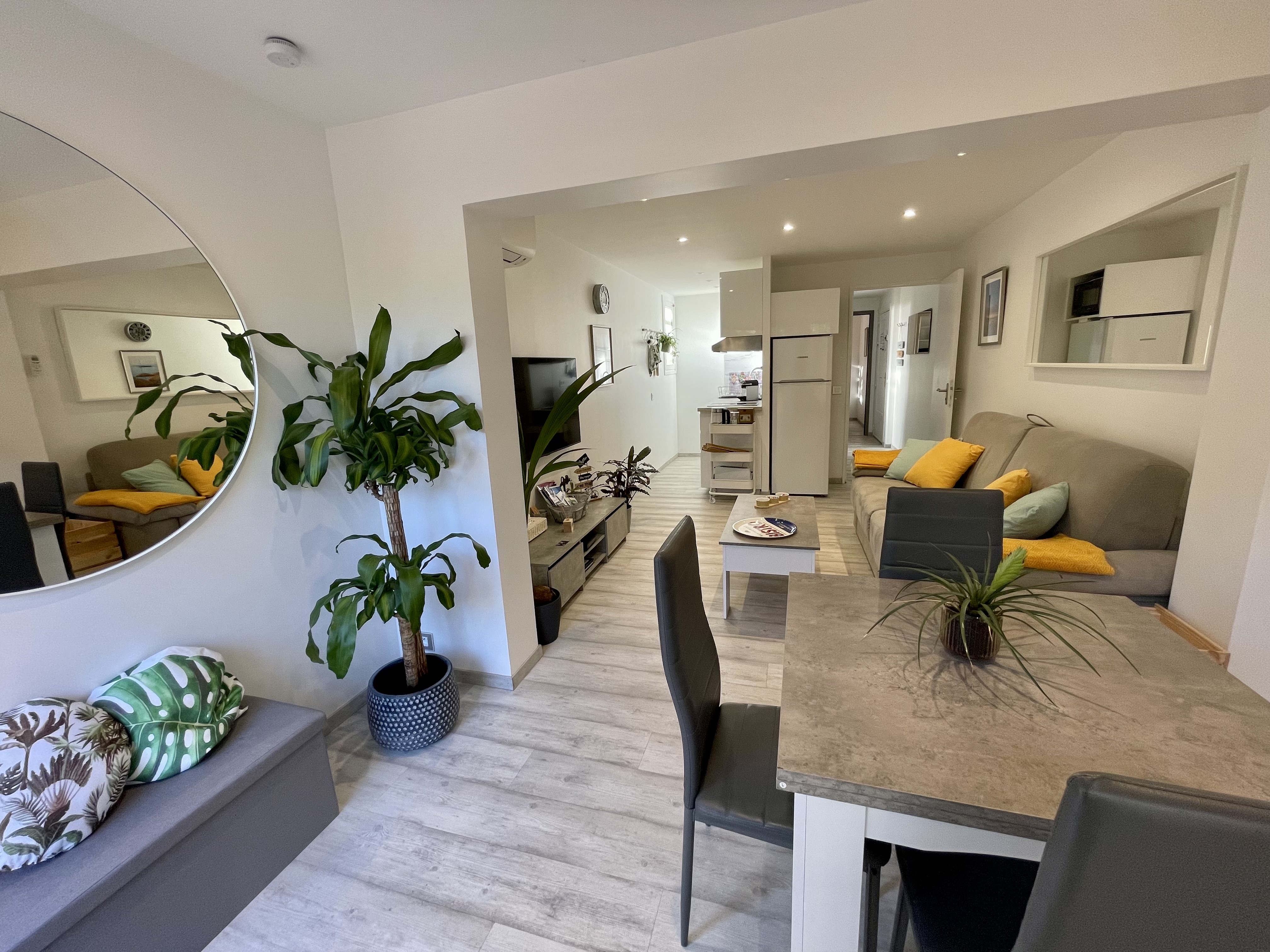 Refurbished T2 near Saint-Clair beach 4*