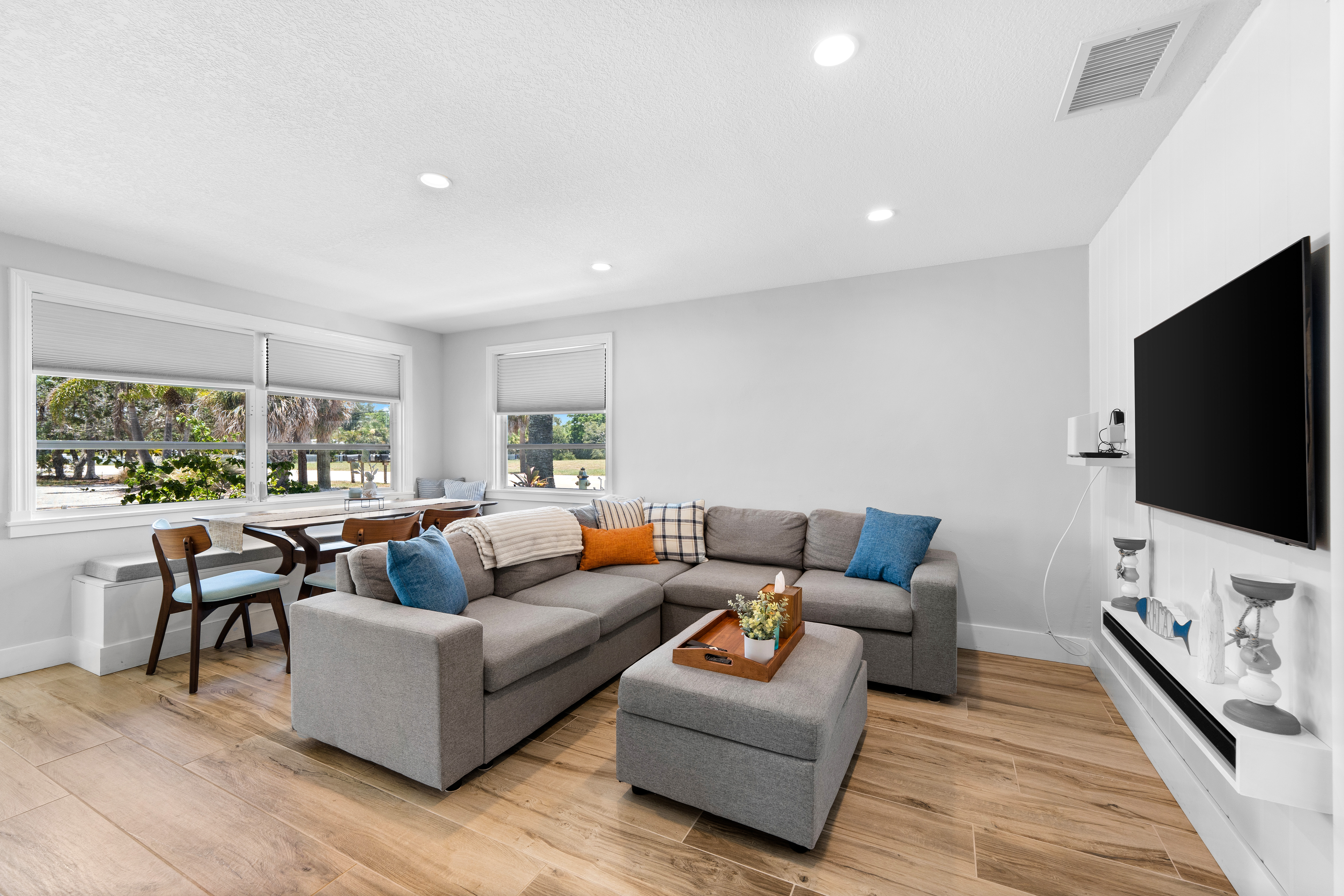 Modern Beach Home. 2 Blocks to Beach. 3BD/2BA