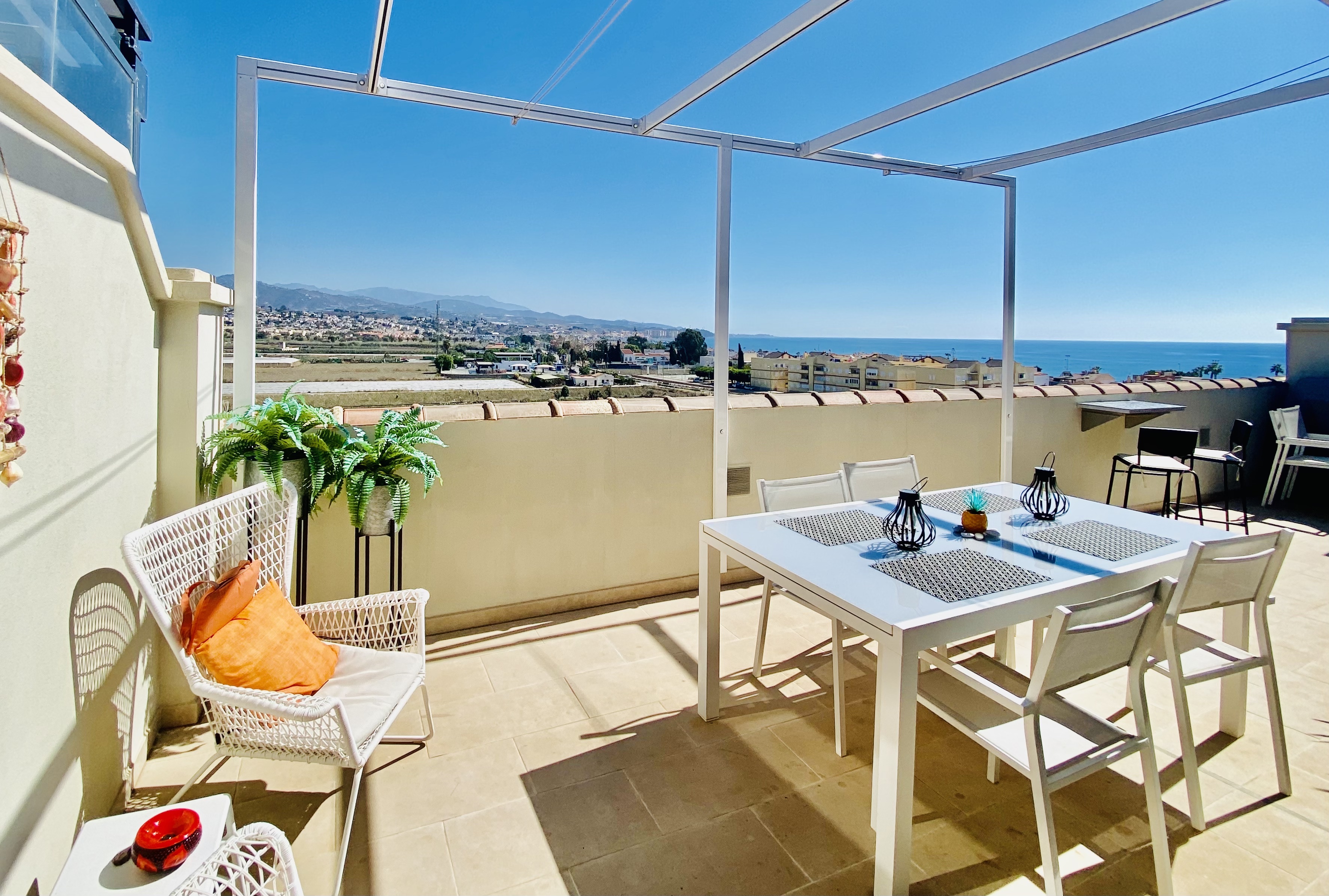 Newly built apartment close to the beach. Sea view!
