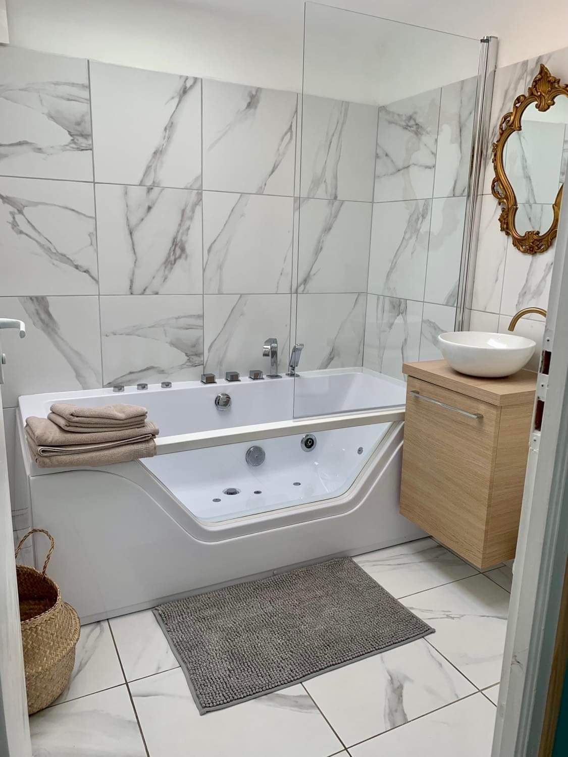 Charming studio with balneo bathtub