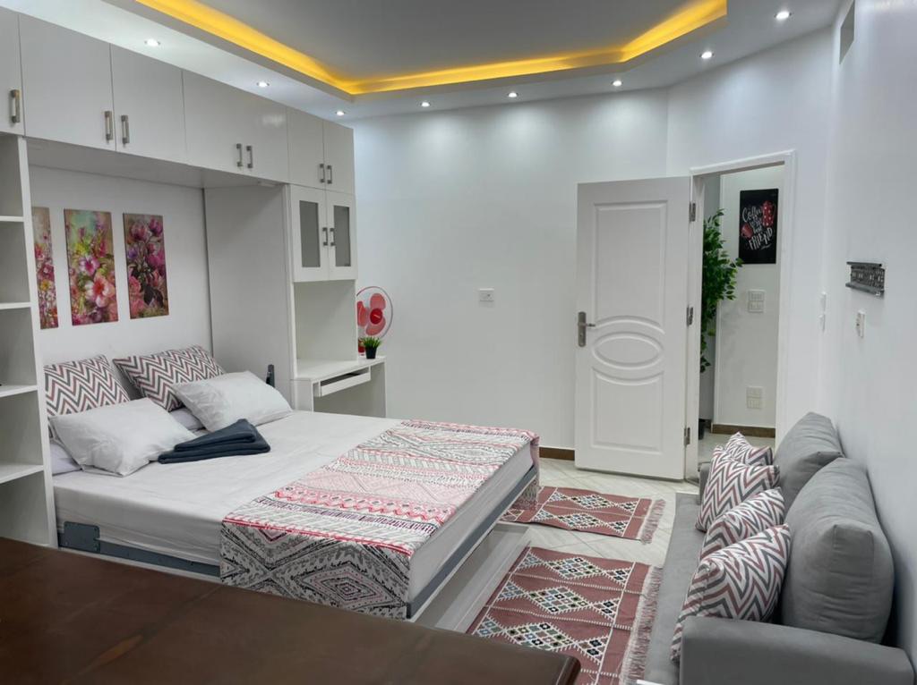 Apartment in the heart of New Cairo overlooking 90 North 90