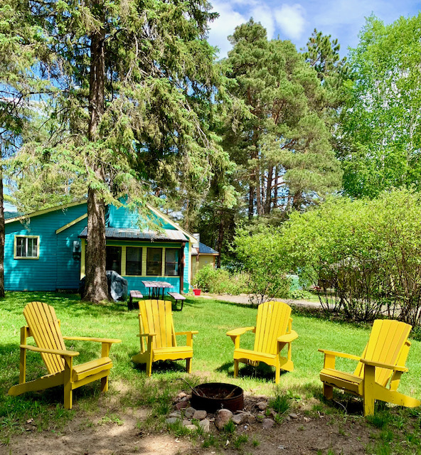 Blue Deluxe Cottage Cabins for Rent in Wilberforce, Ontario, Canada
