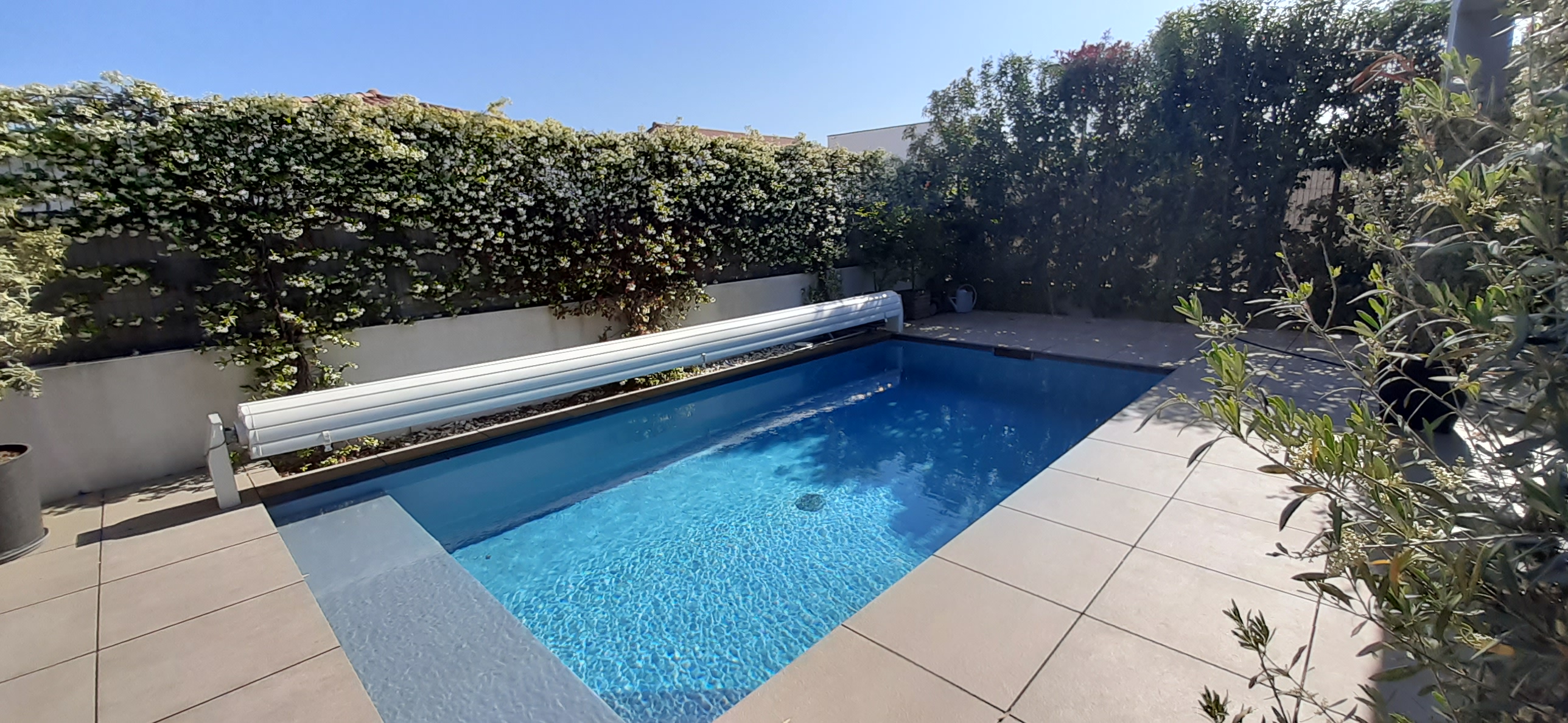 6-person contemporary air-conditioned villa with swimming pool