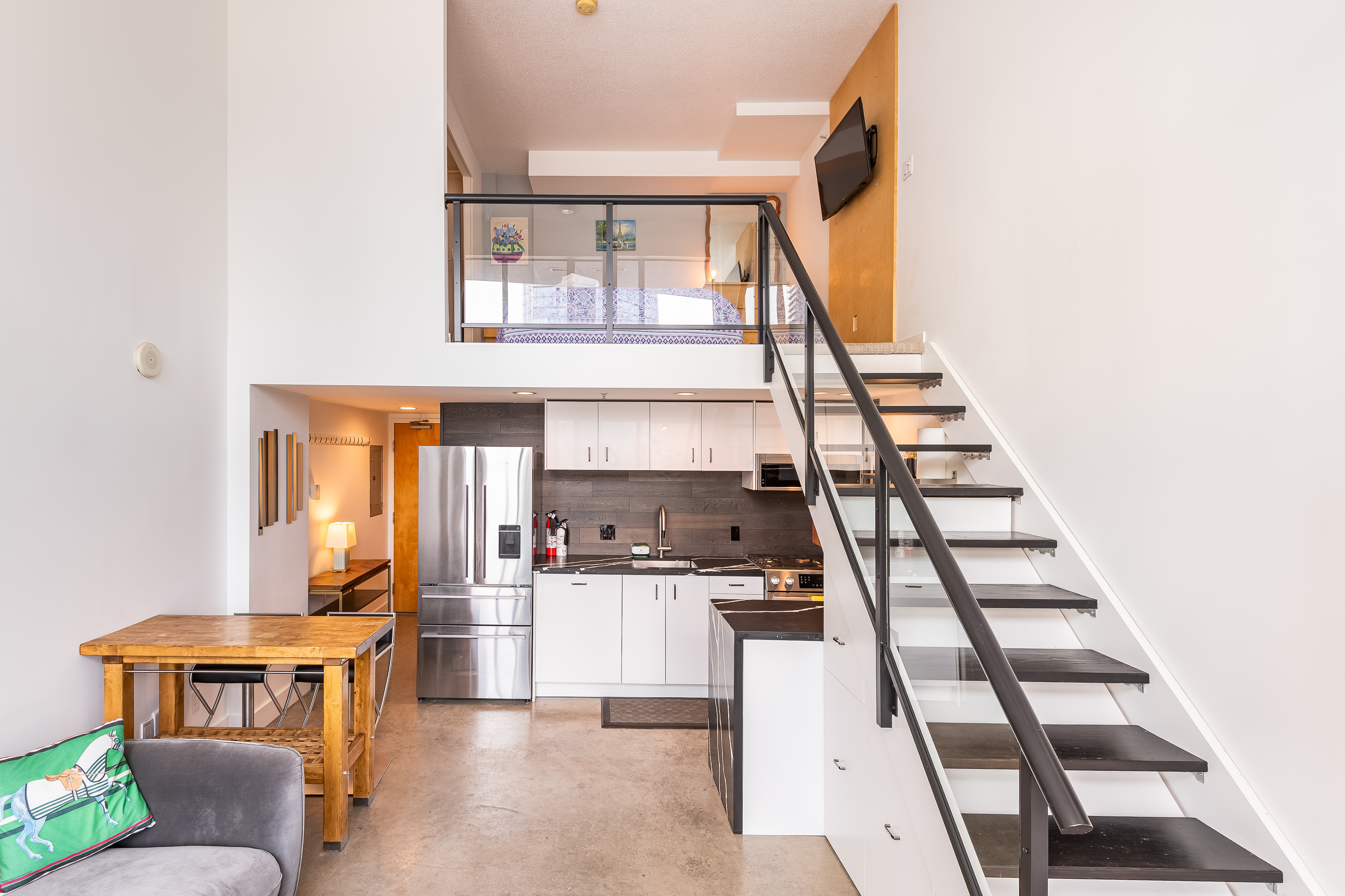 Beautiful loft, in heart of downtown Vancouver