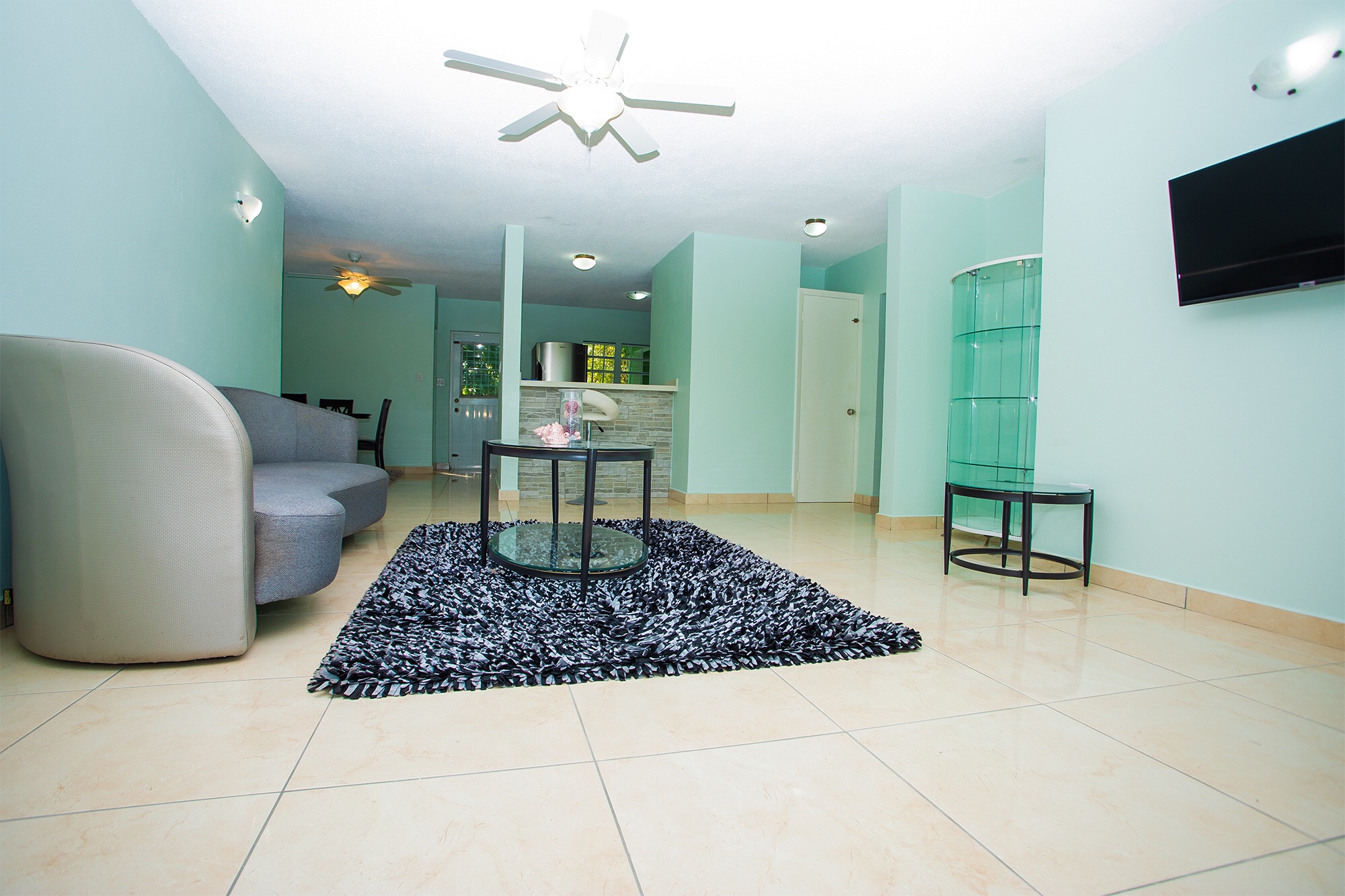 Spacious Two Bedroom Villa
with Pullout Murphy Bed