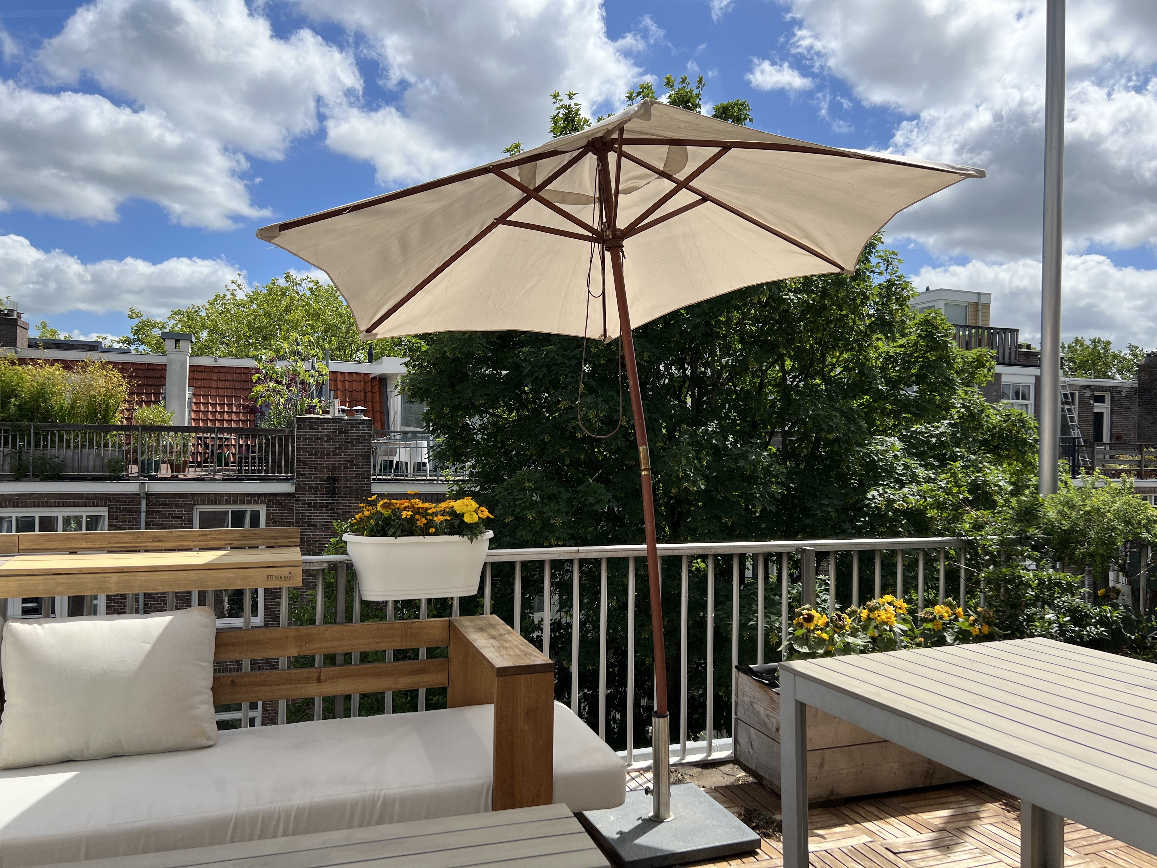 Lovely 3-bedroom apartment + sunny rooftop terrace — Amsterdam stay