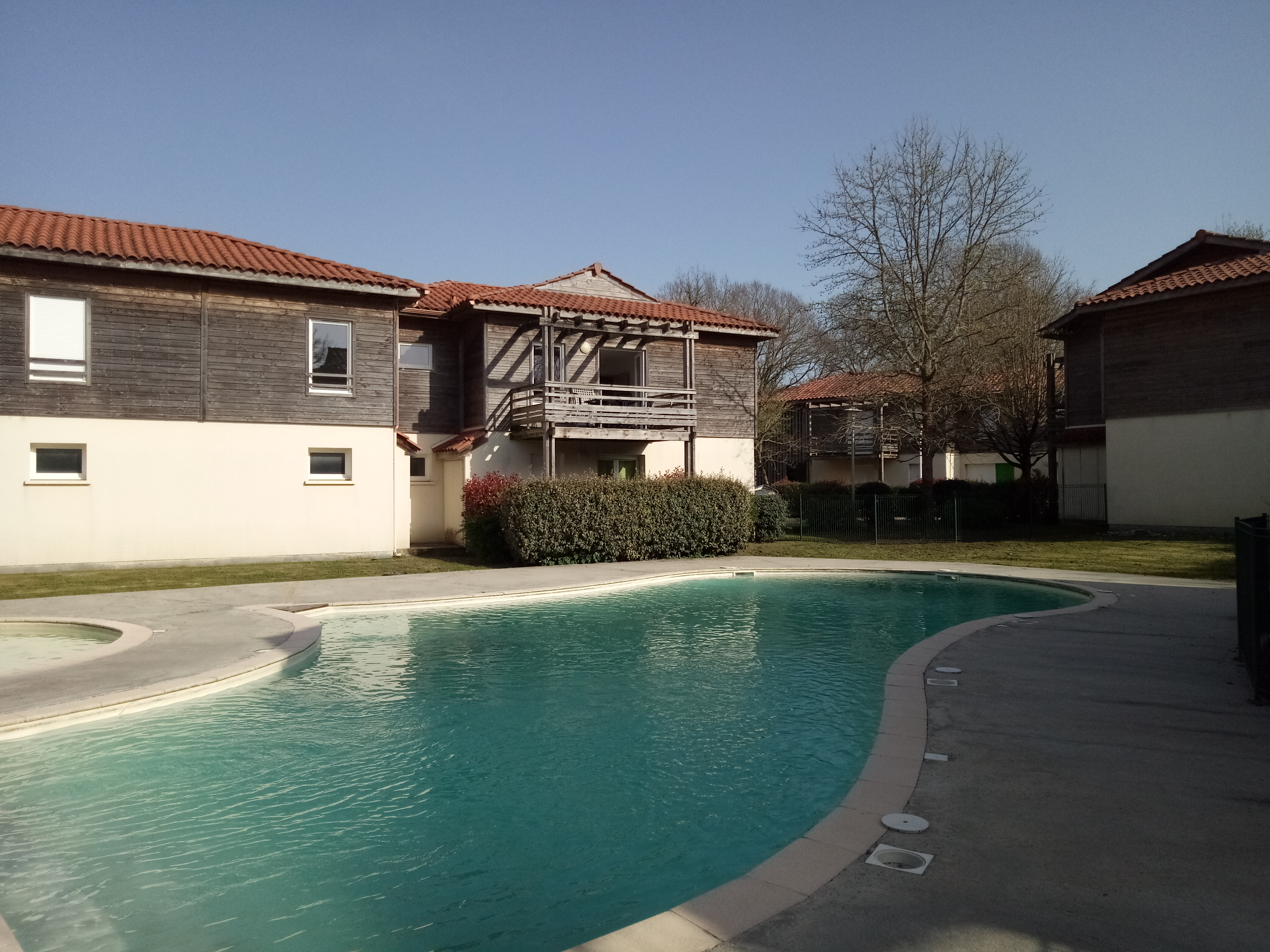 Aureilhan lakefront apartment!