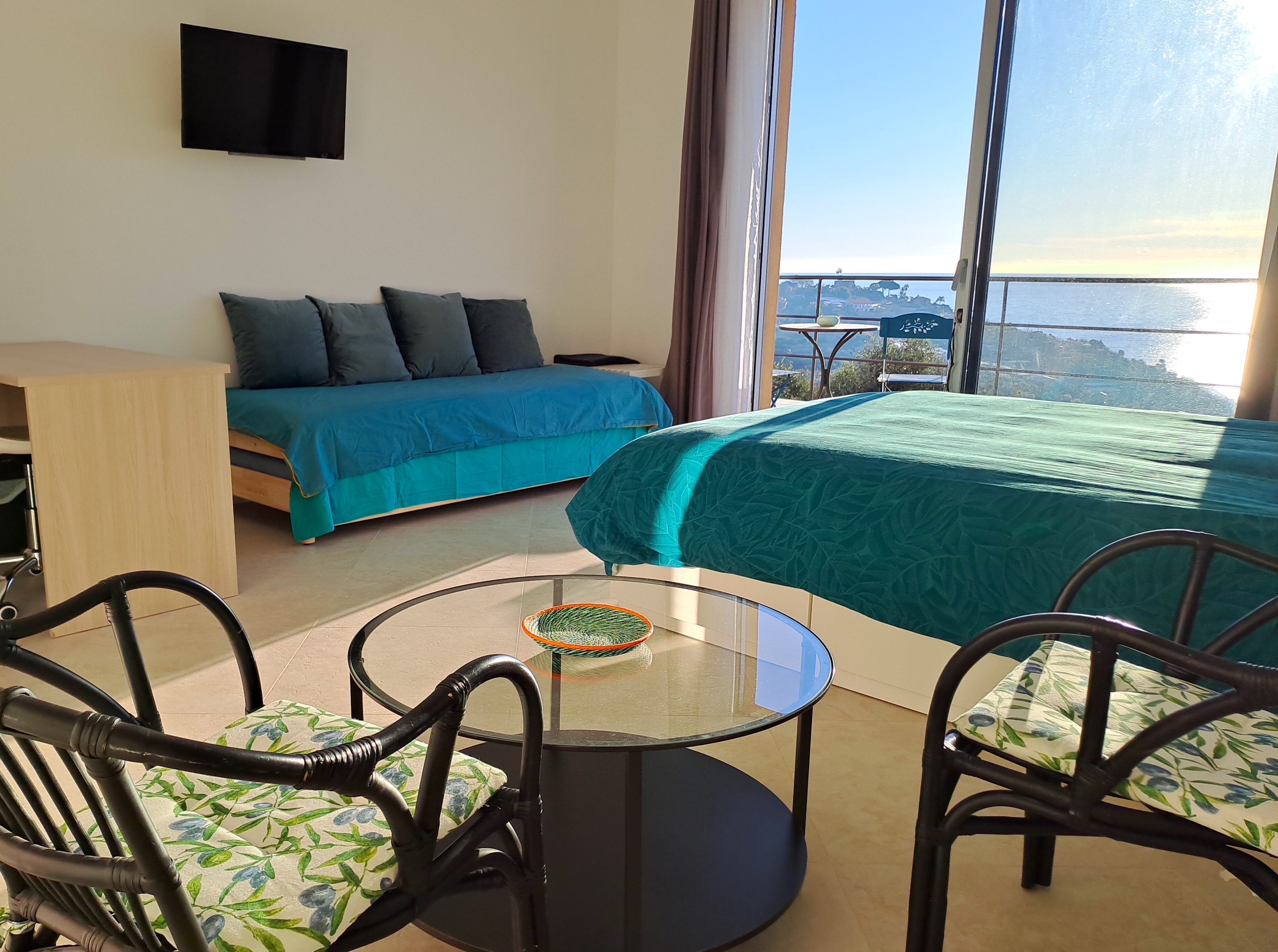 Enjoy stunning sea view, terrace and pool area