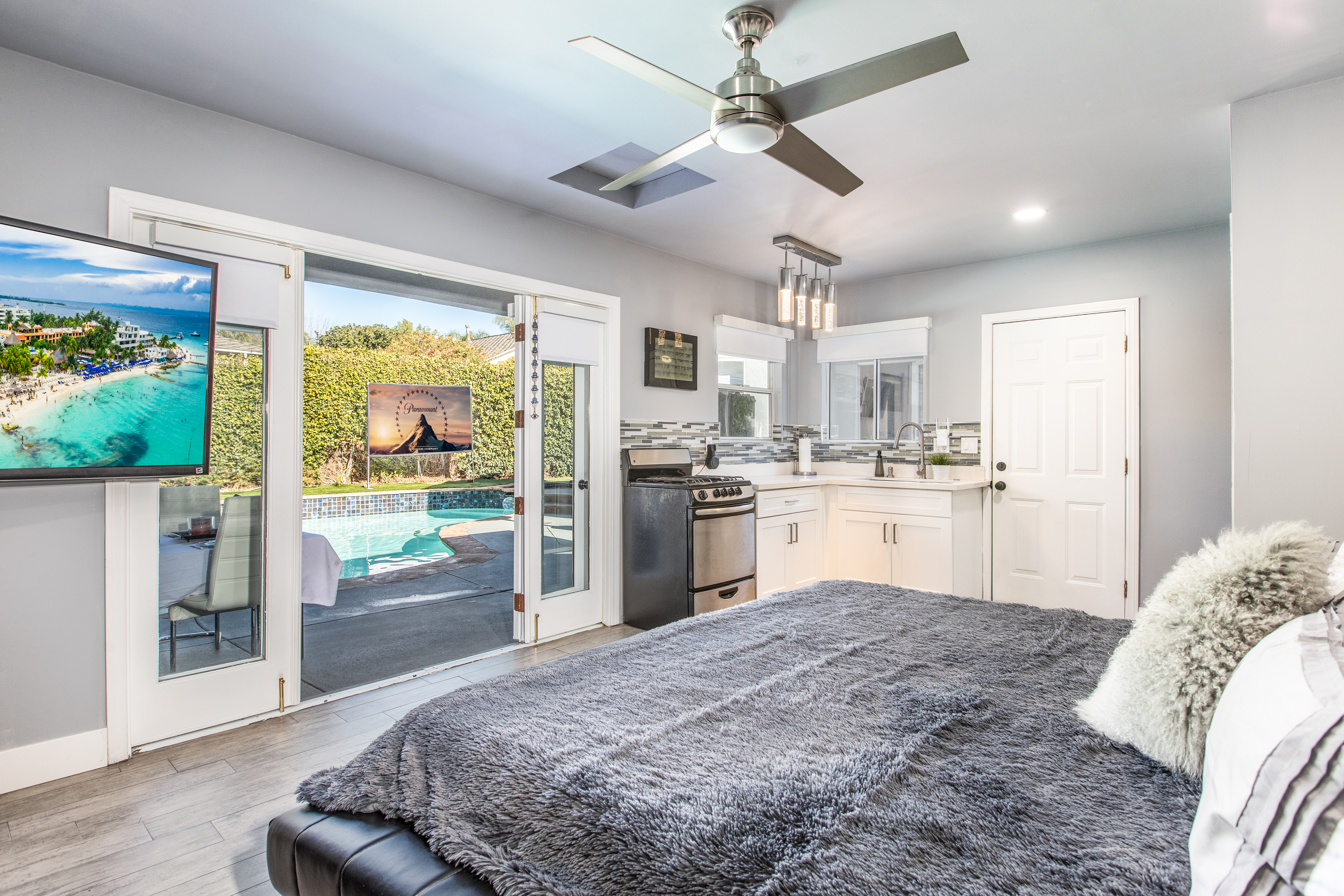 Huge Studio with Pool in West Hollywood, Los Angeles