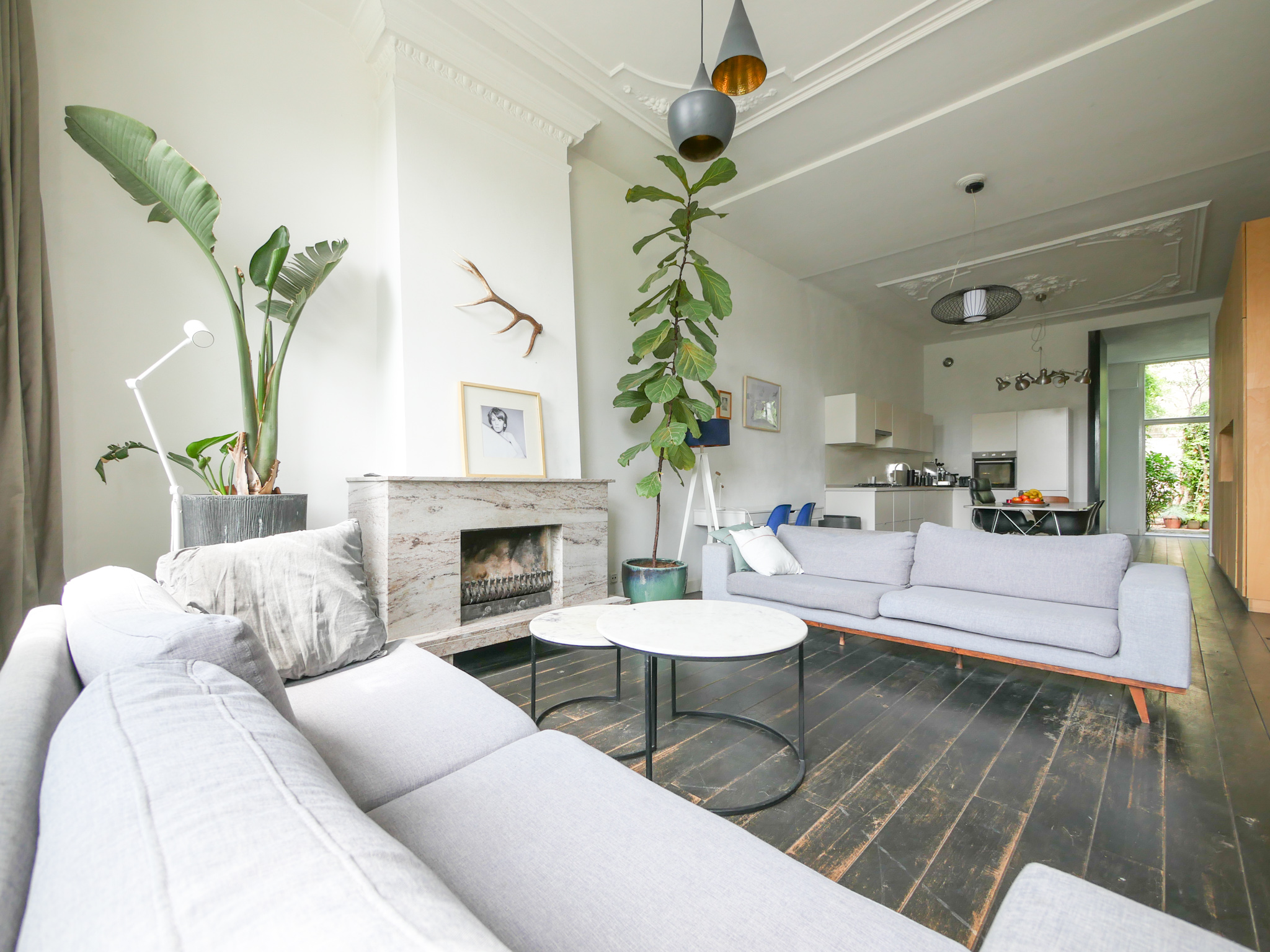 Hosted by Wendy Beach house 3 minutes walk beach — The Hague stay