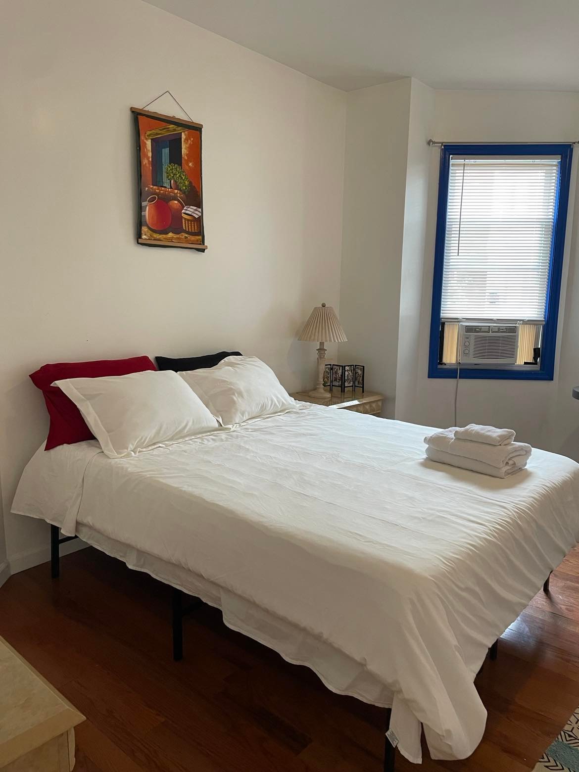 Private room in Newark with Private Bath in West, Newark