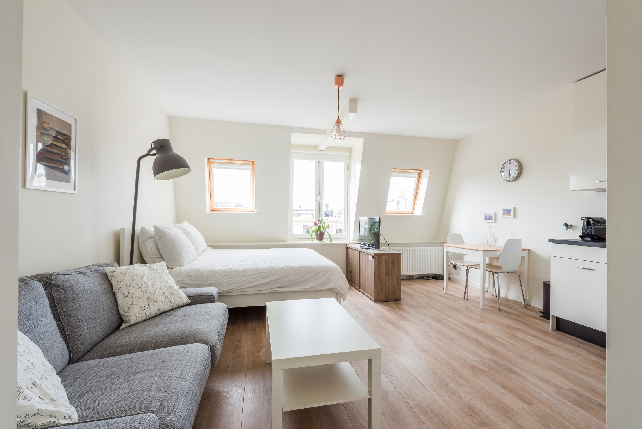 Central | Clean | Cozy APT & Roof Terrace @ DePijp โ Amsterdam stay