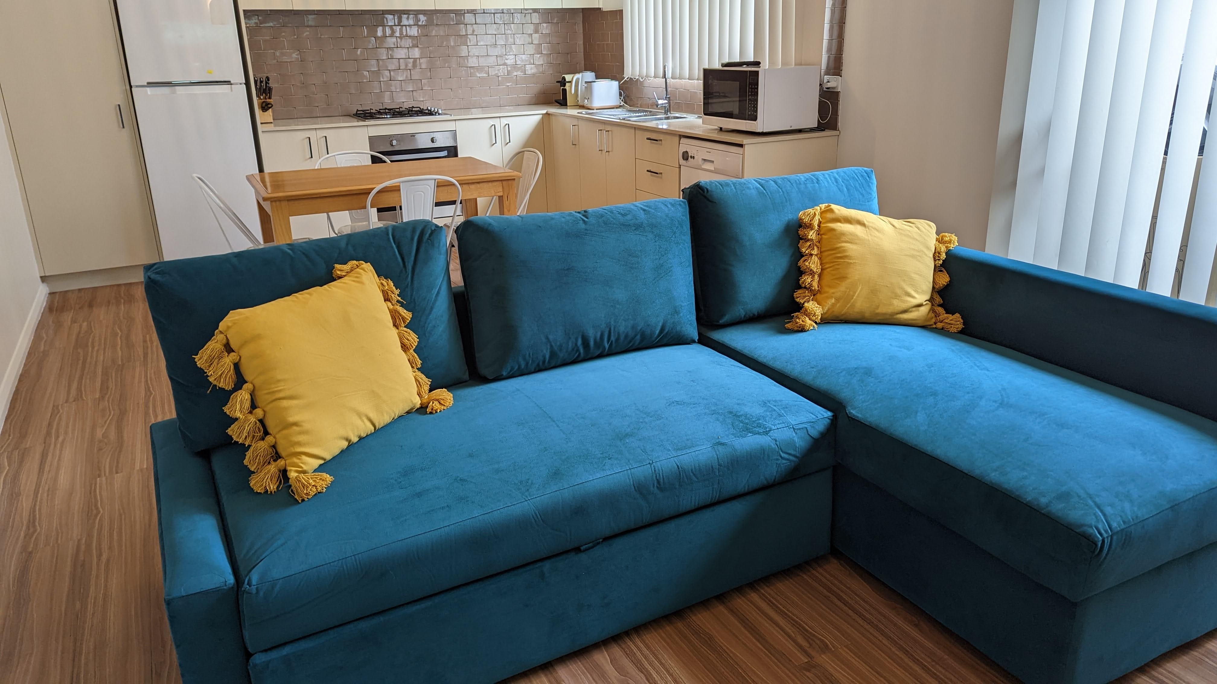 Private guesthouse near airport with parking