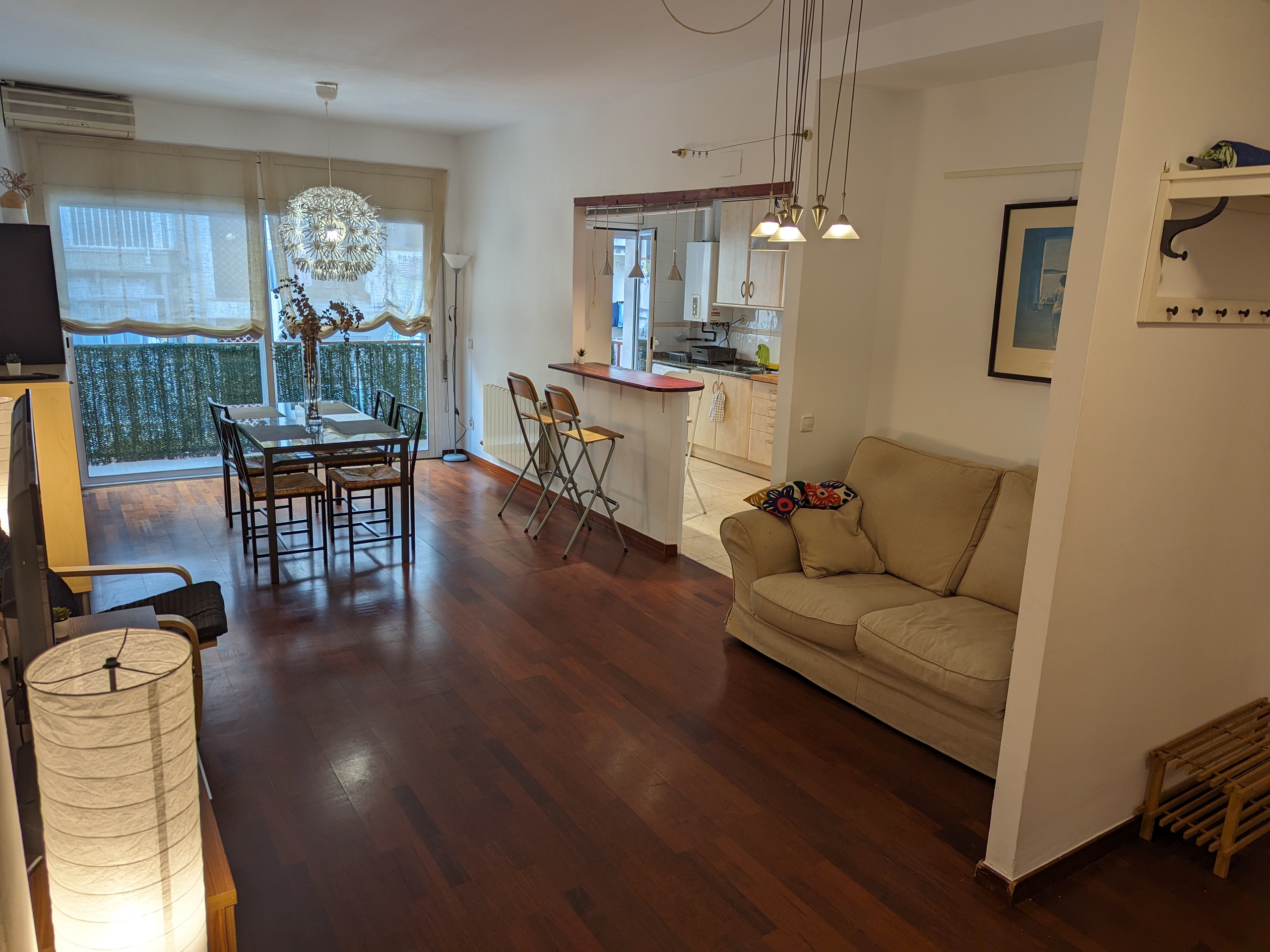 Calm and large 3-bedroom apartment (Camp Nou) in la Maternitat i Sant Ramon, Barcelona